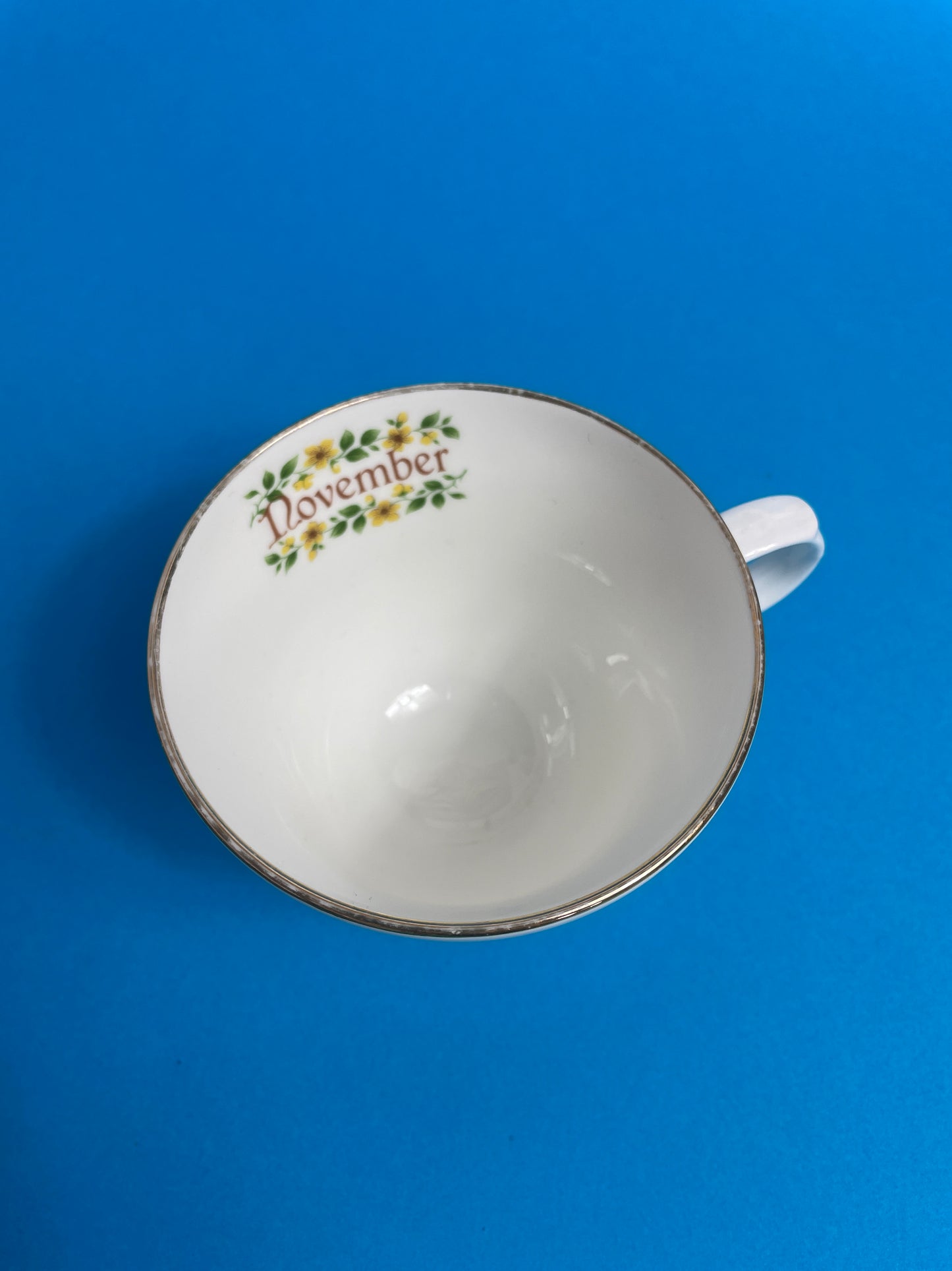 Tasse vintage en porcelaine