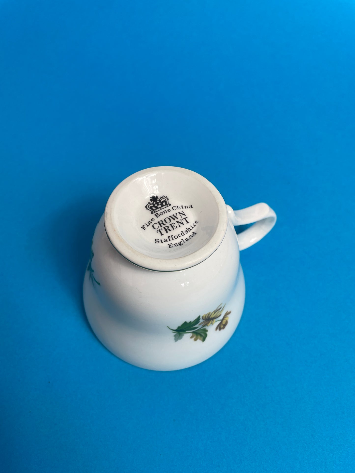 Tasse vintage en porcelaine