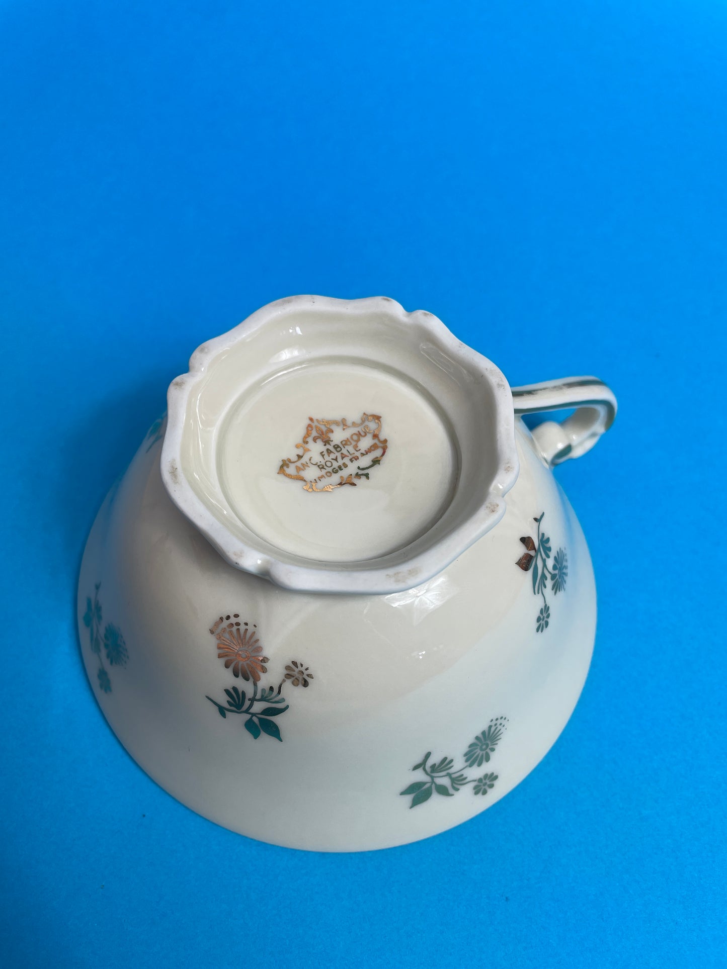 Tasse en porcelaine de Limoges