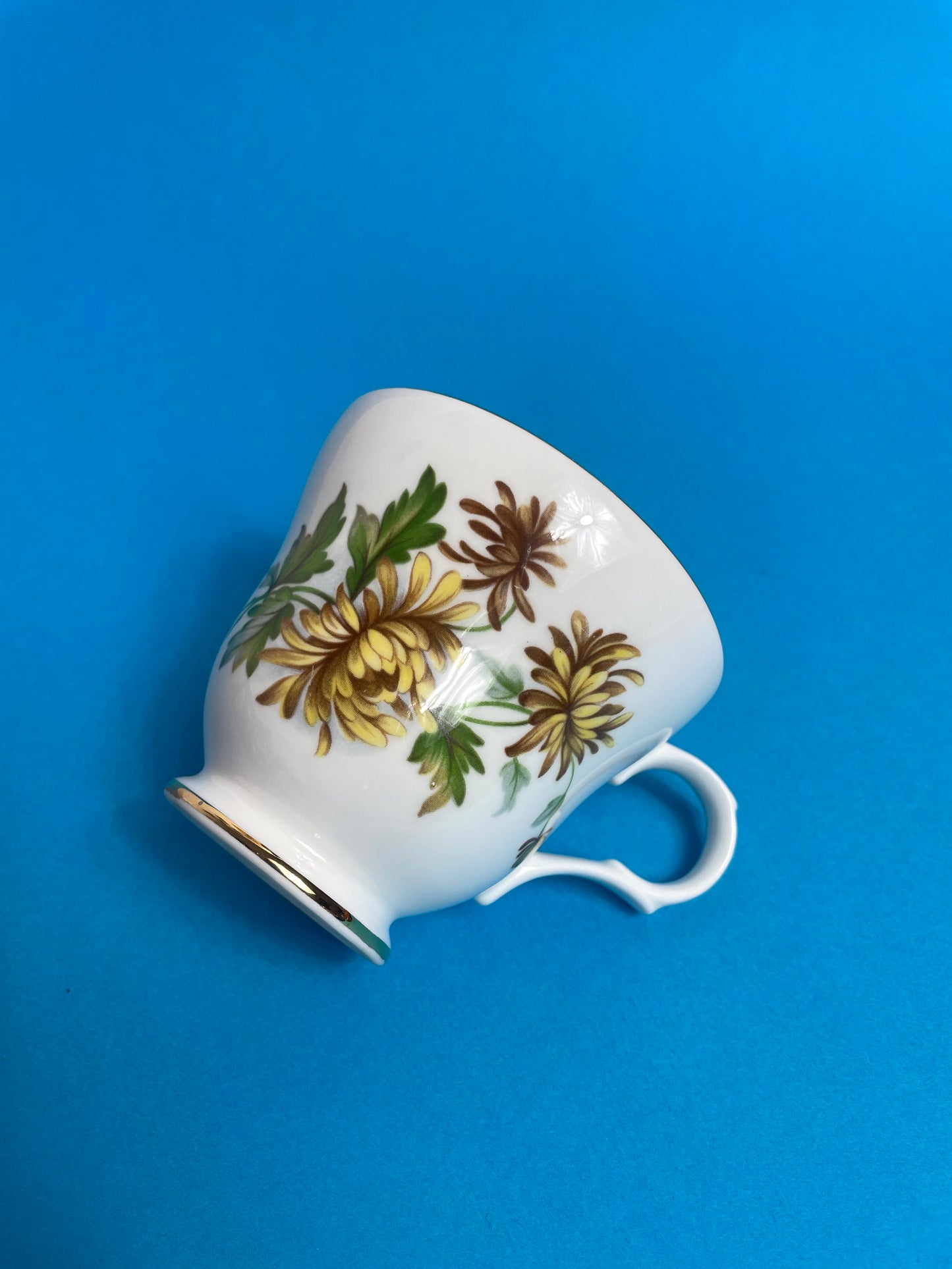 Tasse vintage en porcelaine