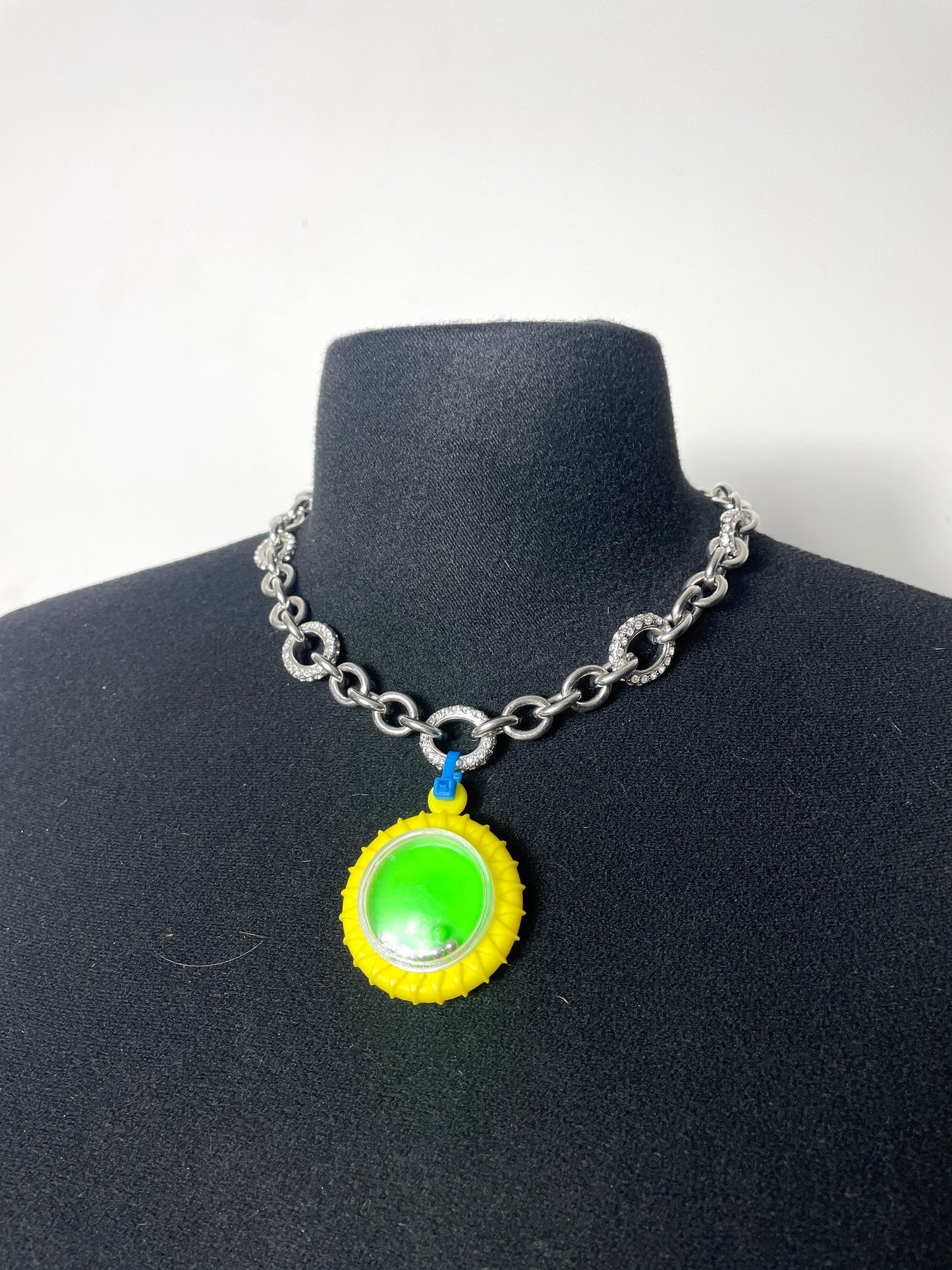 Collier upcyclé argenté et jaune