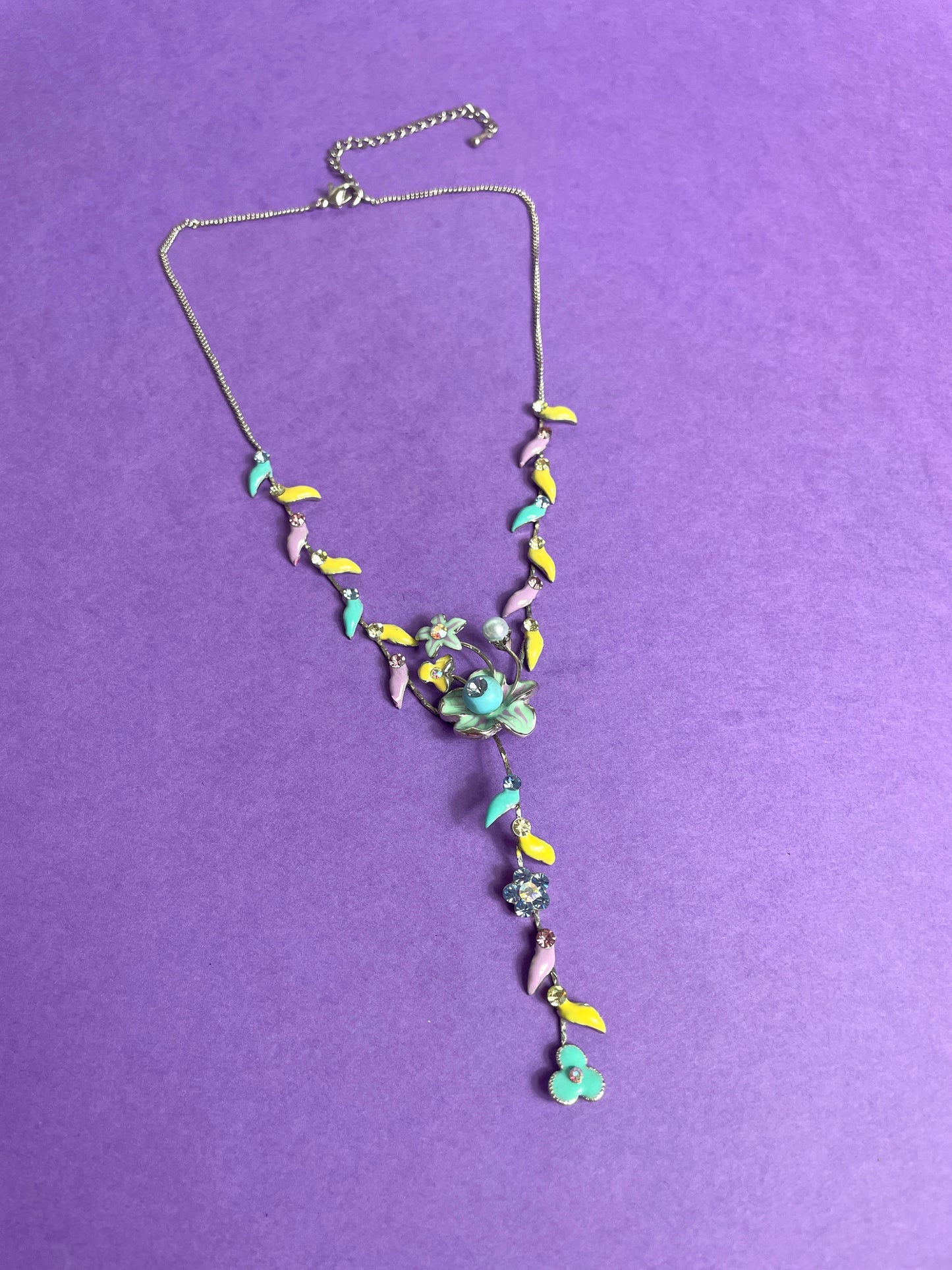 Collier fleurs pastel