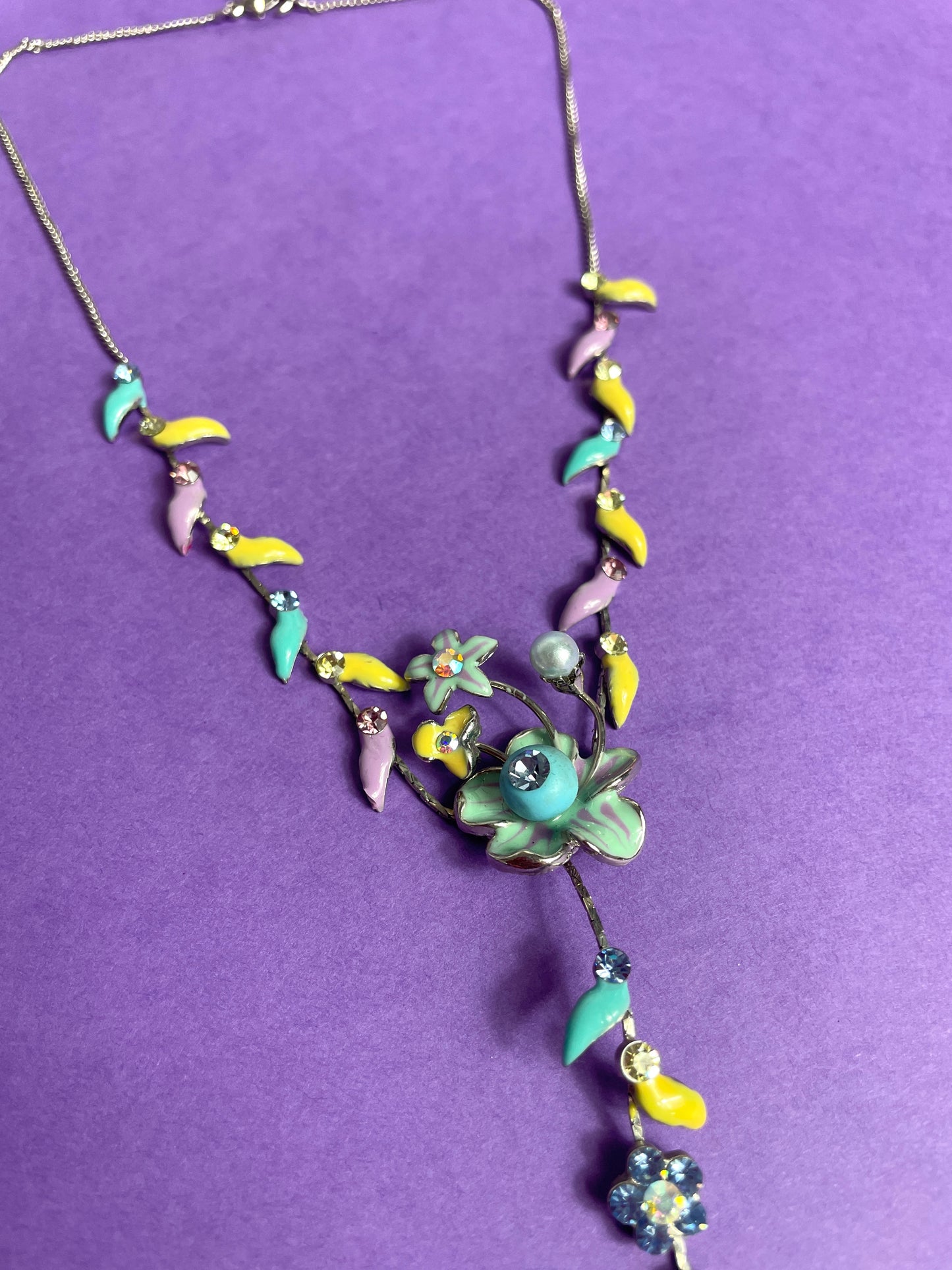 Collier fleurs pastel