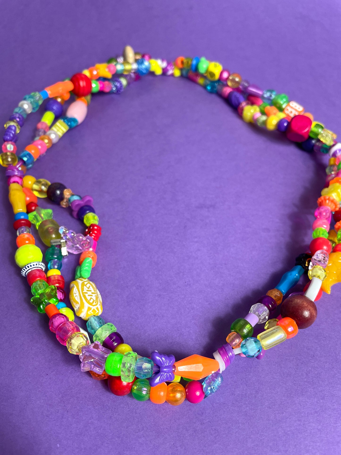 Collier de perles multico triple 2