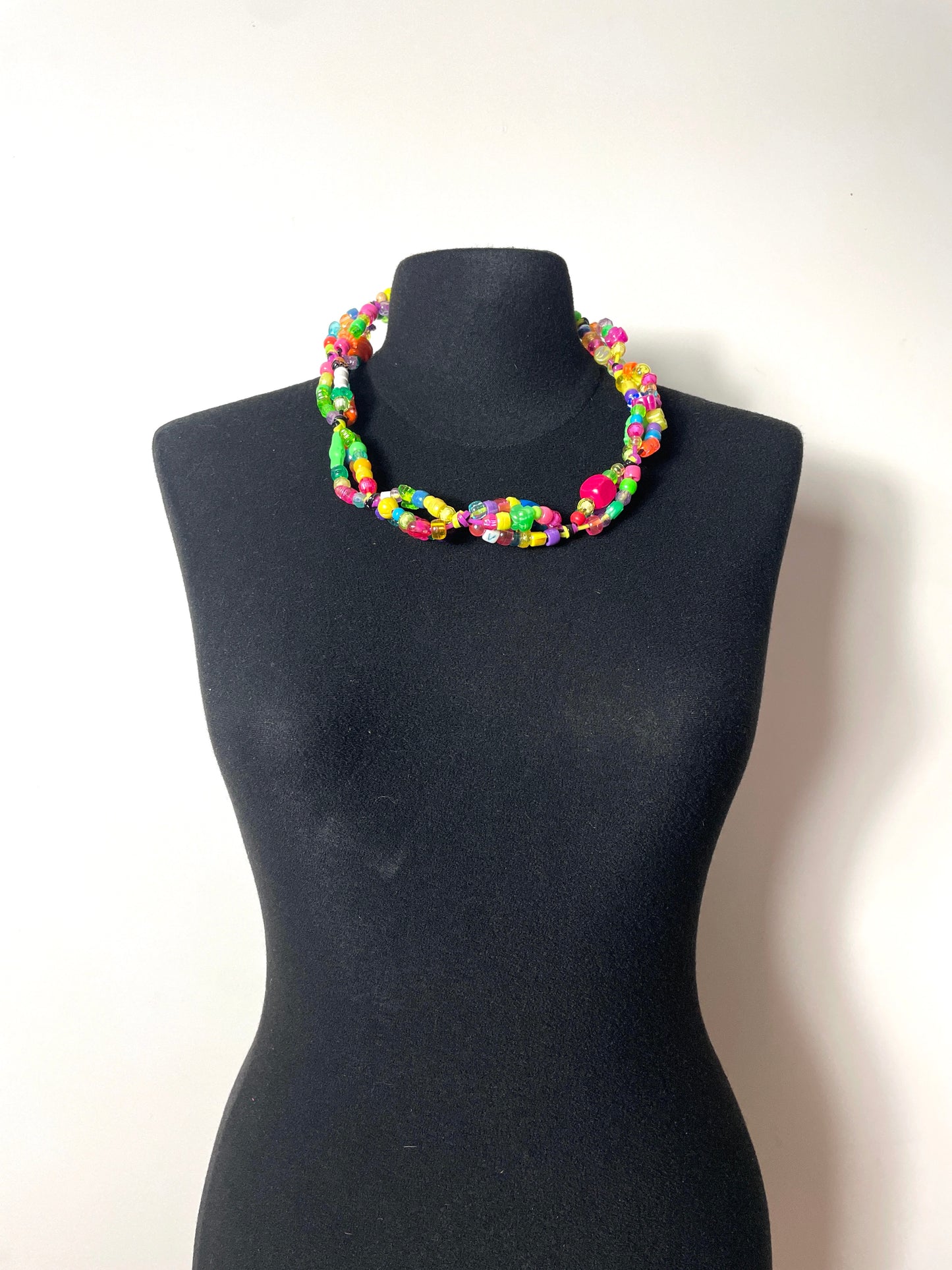 Collier de perles multico triple 3