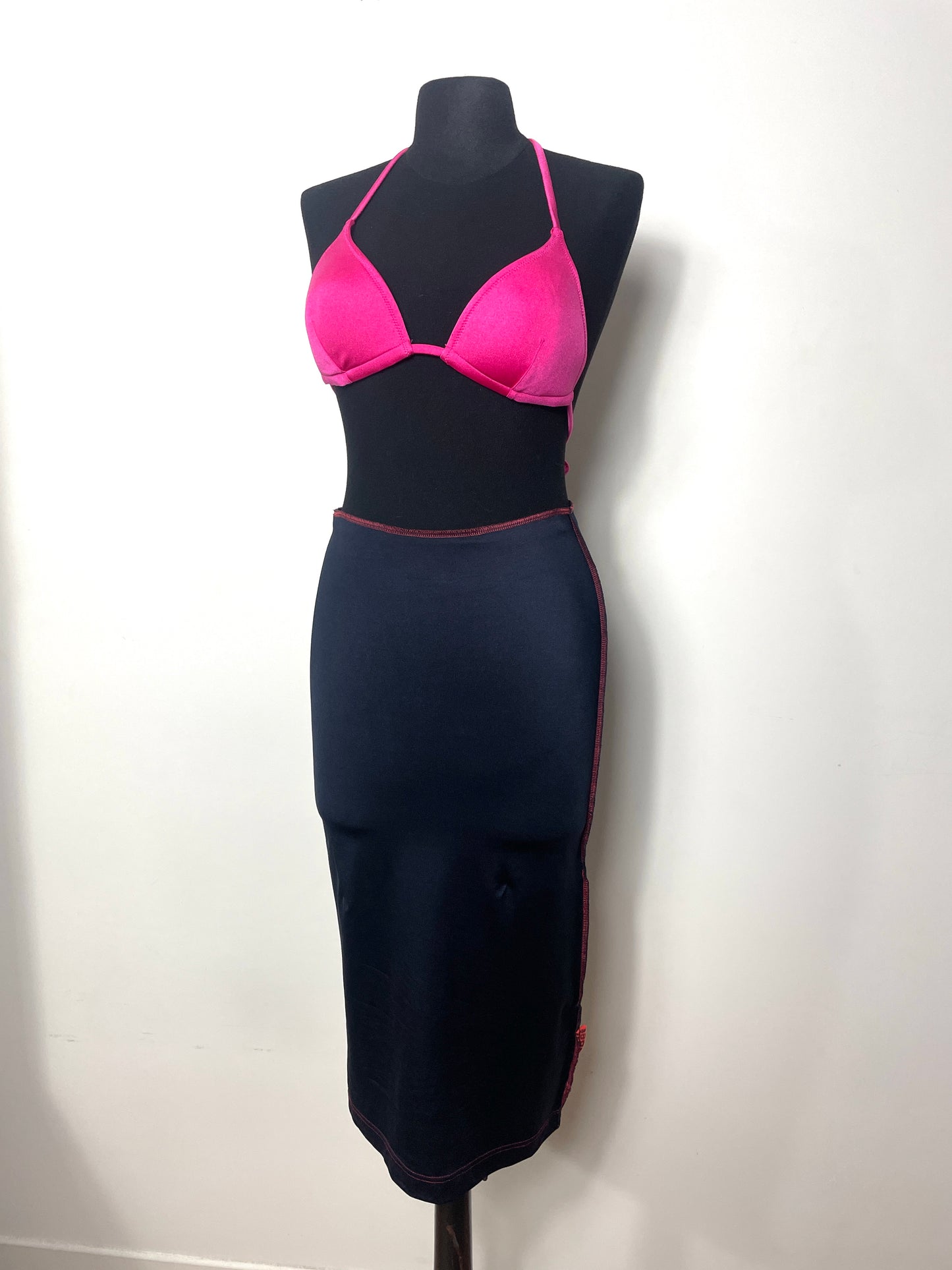 Bikini triangle rose
