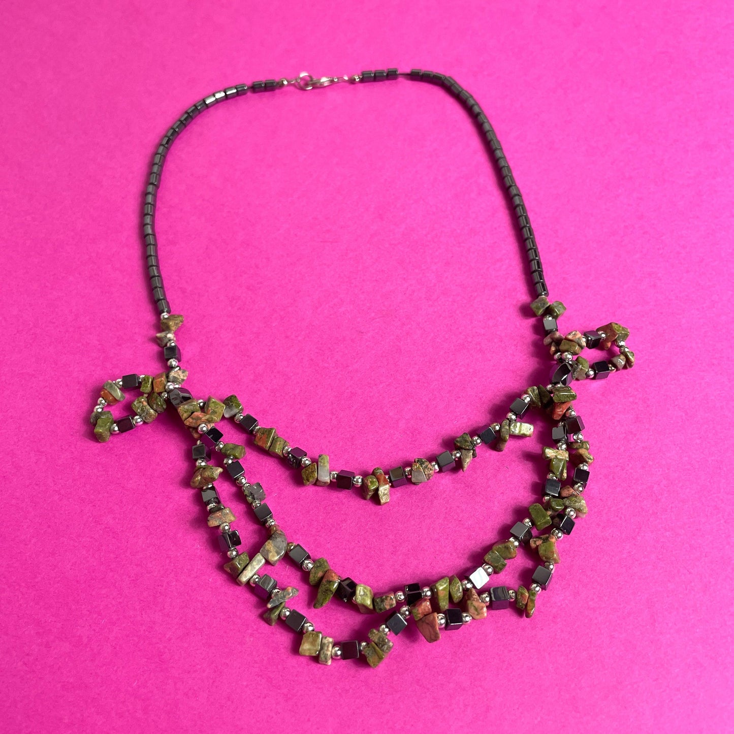 Collier 90s hématite et pierres