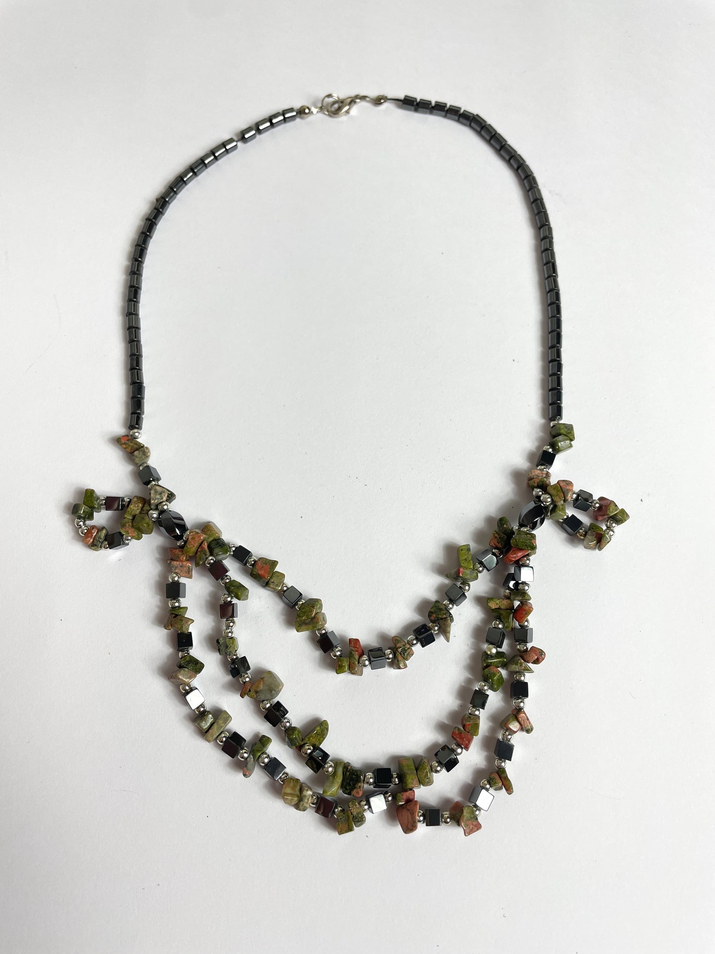 Collier 90s hématite et pierres