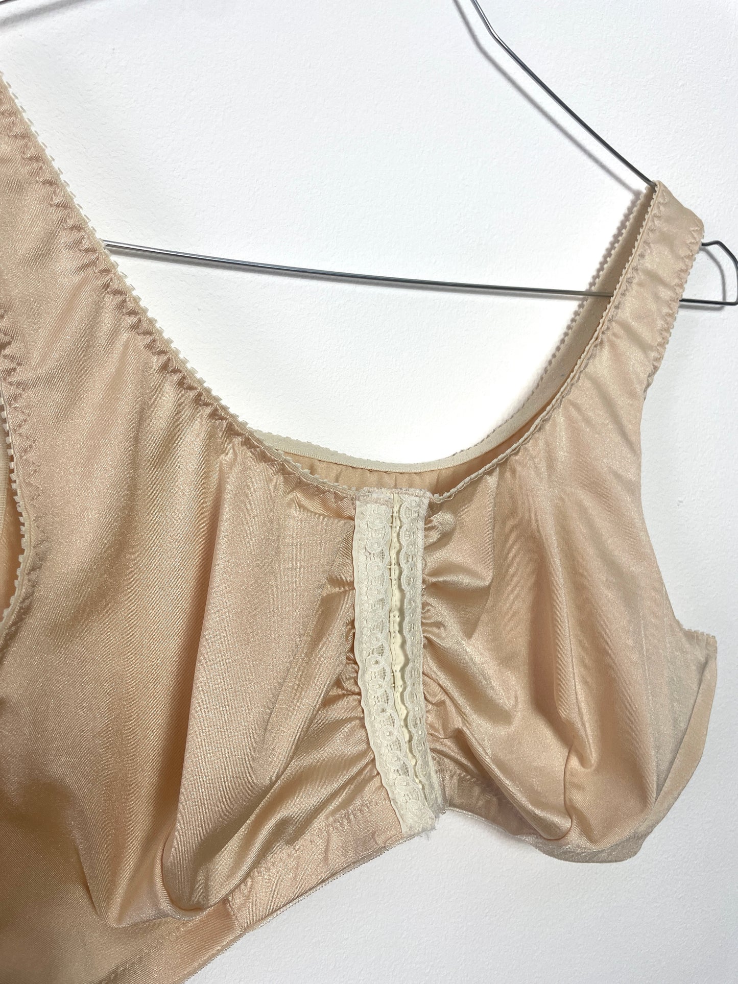 Brassière vintage beige
