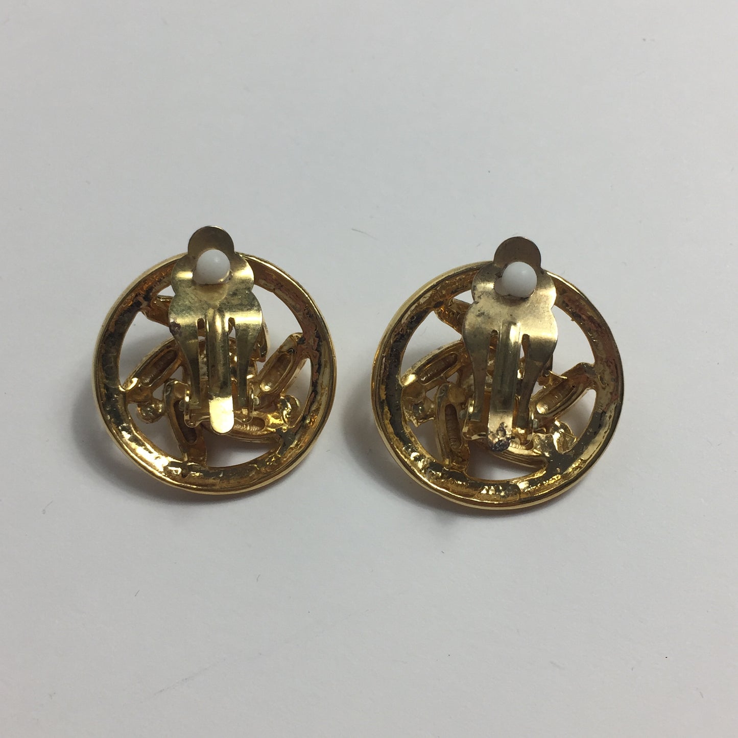 Clips dorés avec strass rouge