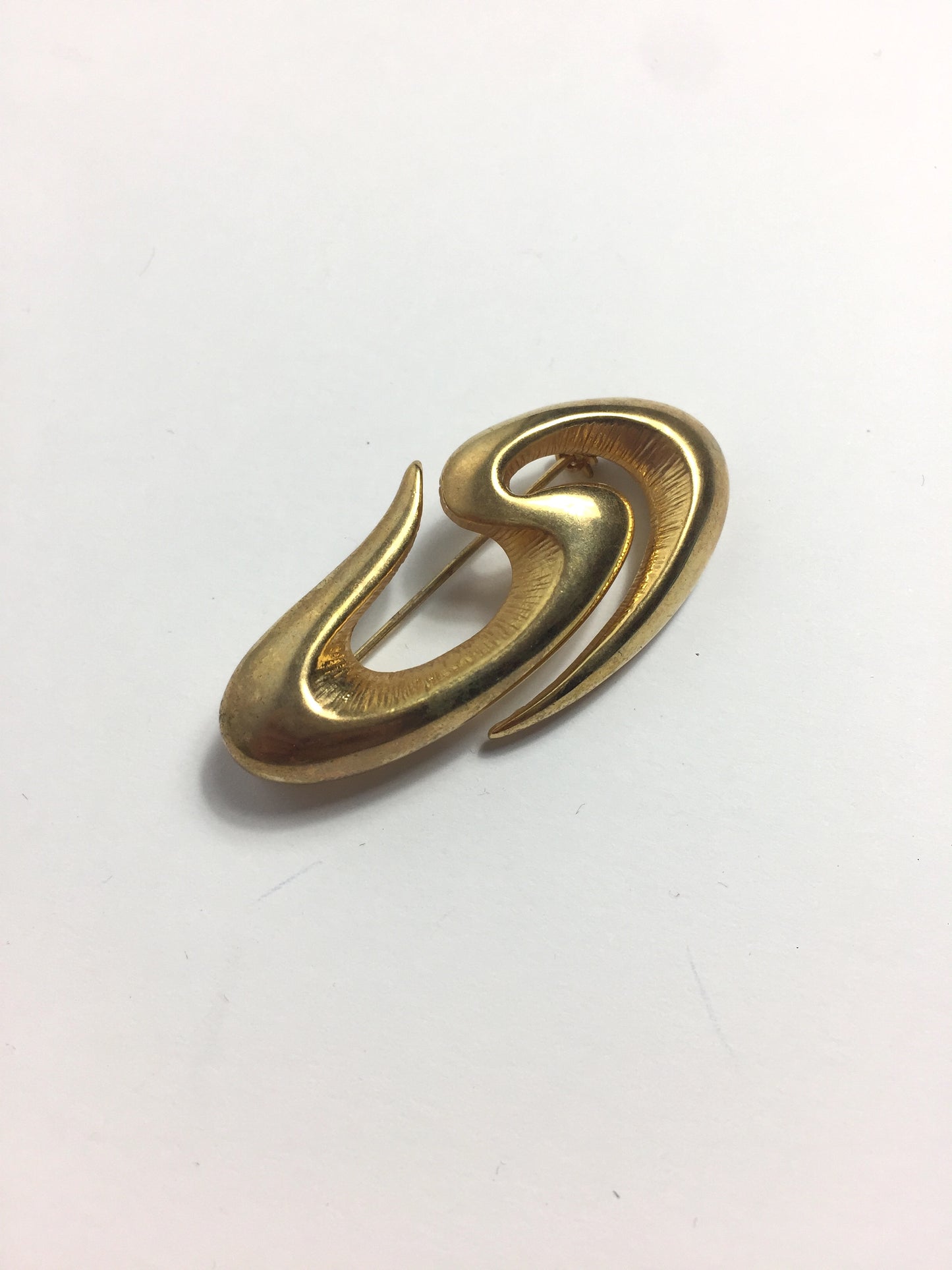 Broche dorée 90's