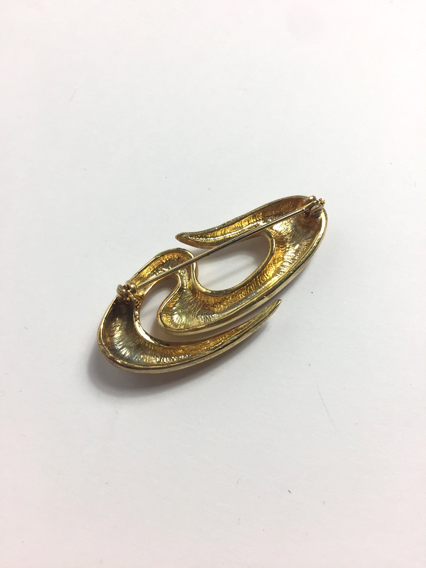 Broche dorée 90's