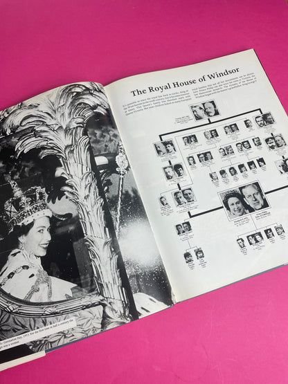 Livre Queen Elizabeth Jubilee Year 1977