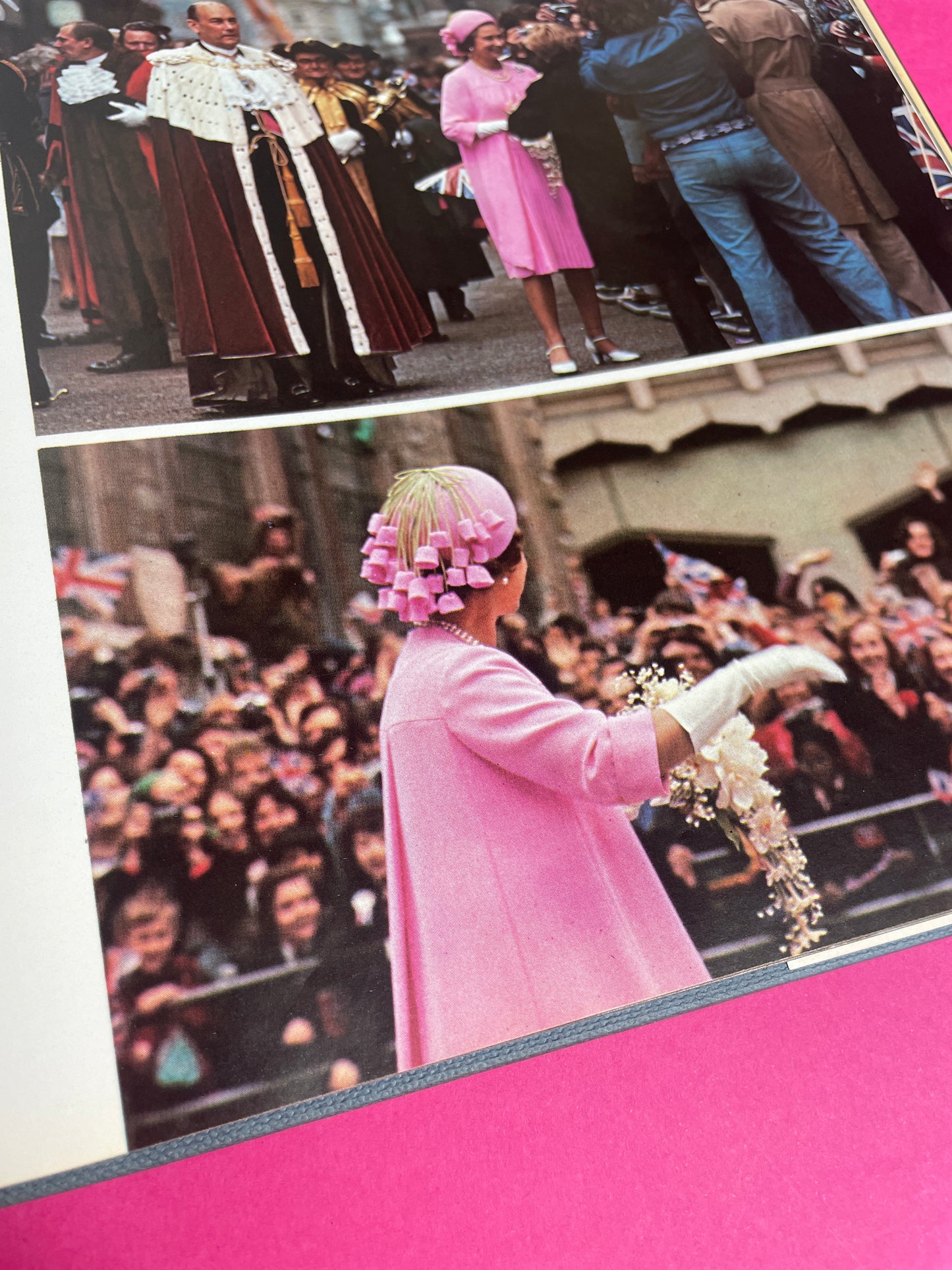 Livre Queen Elizabeth Jubilee Year 1977