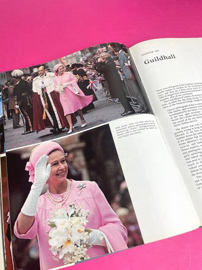 Livre Queen Elizabeth Jubilee Year 1977