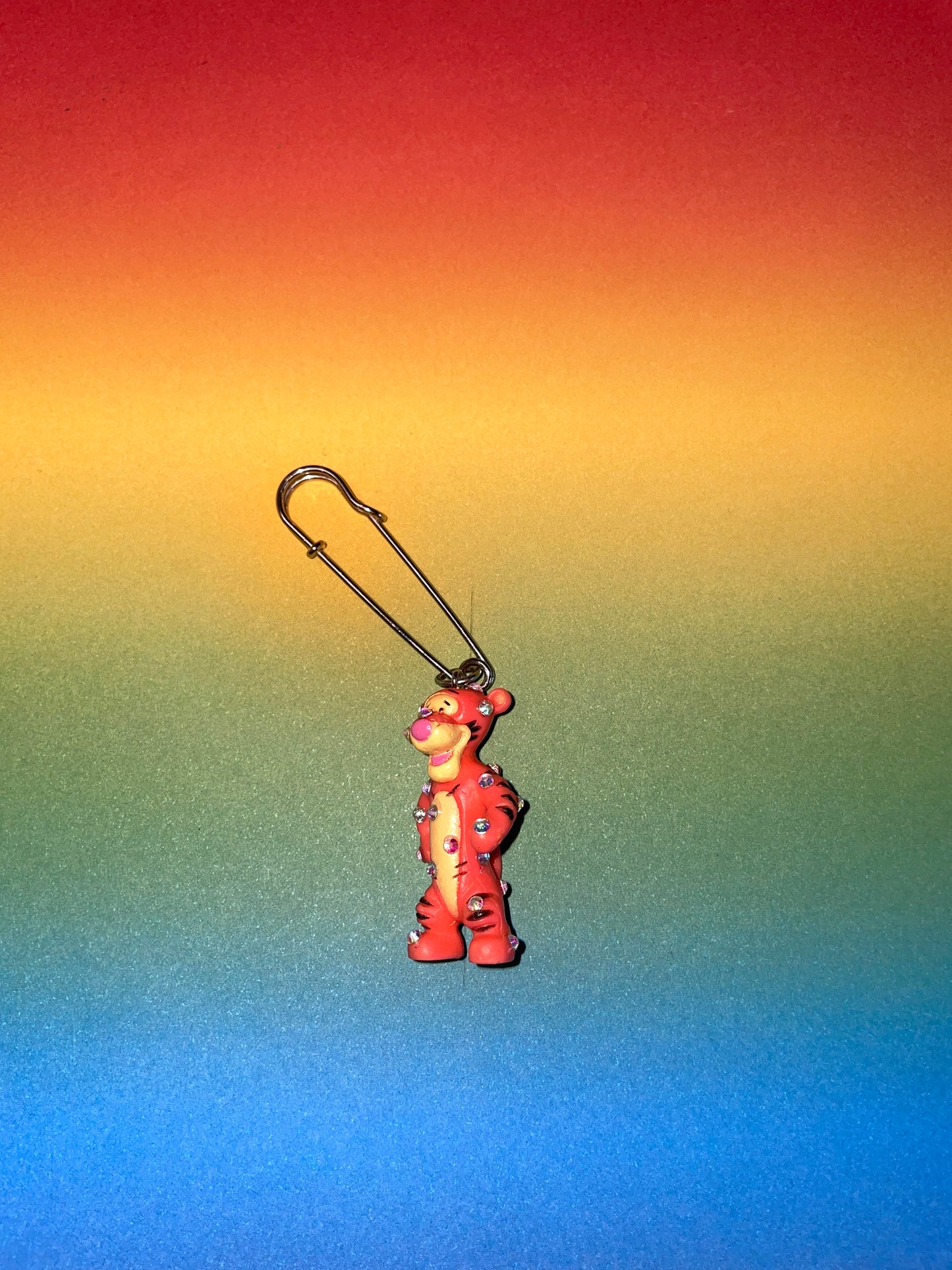 Broche upcyclée Tigrou strass