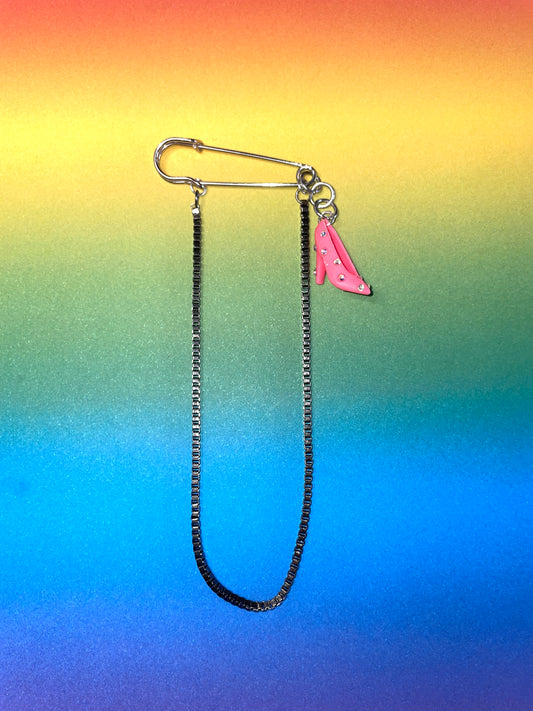 Broche upcyclée Barbie