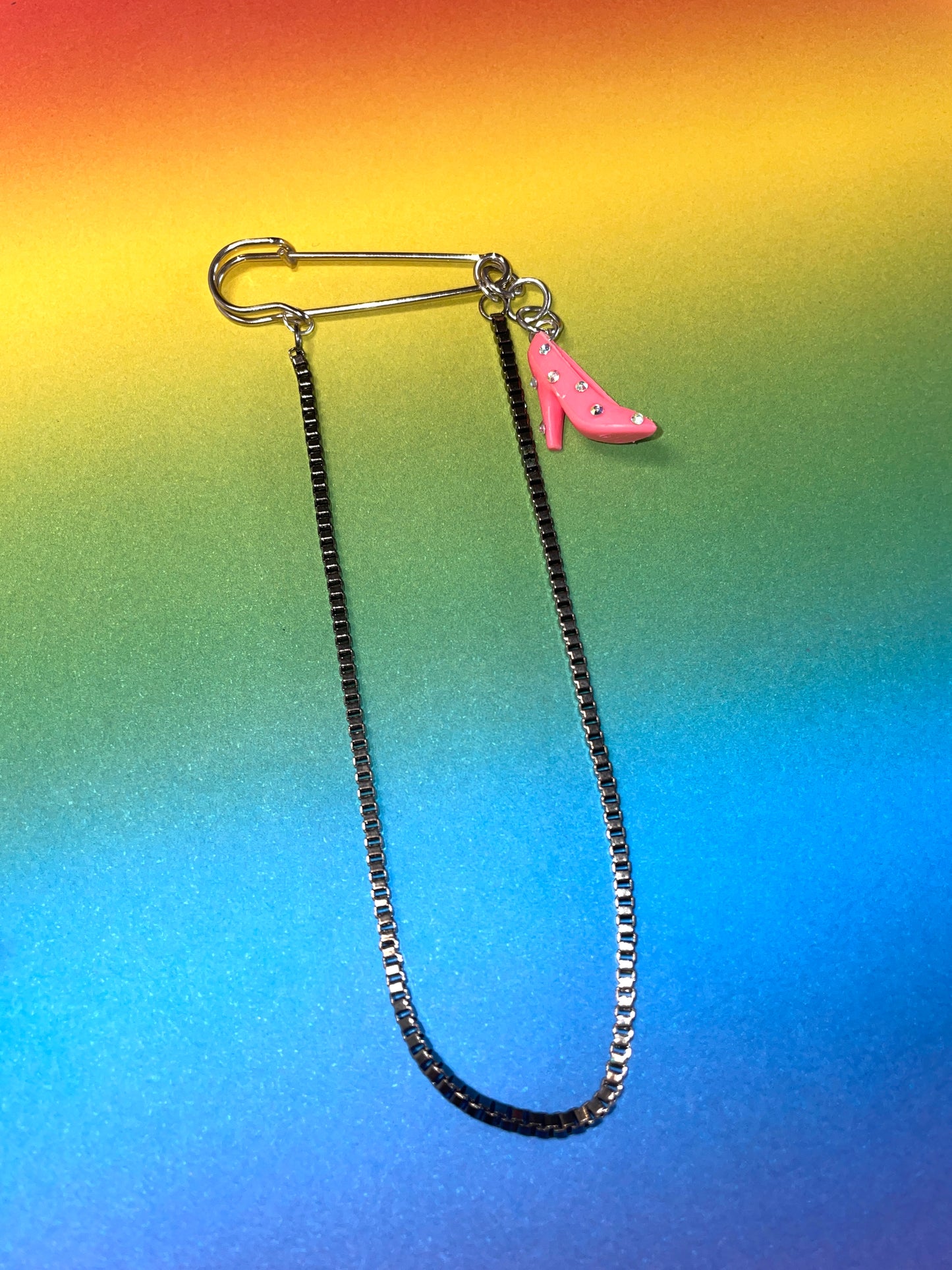 Broche upcyclée Barbie