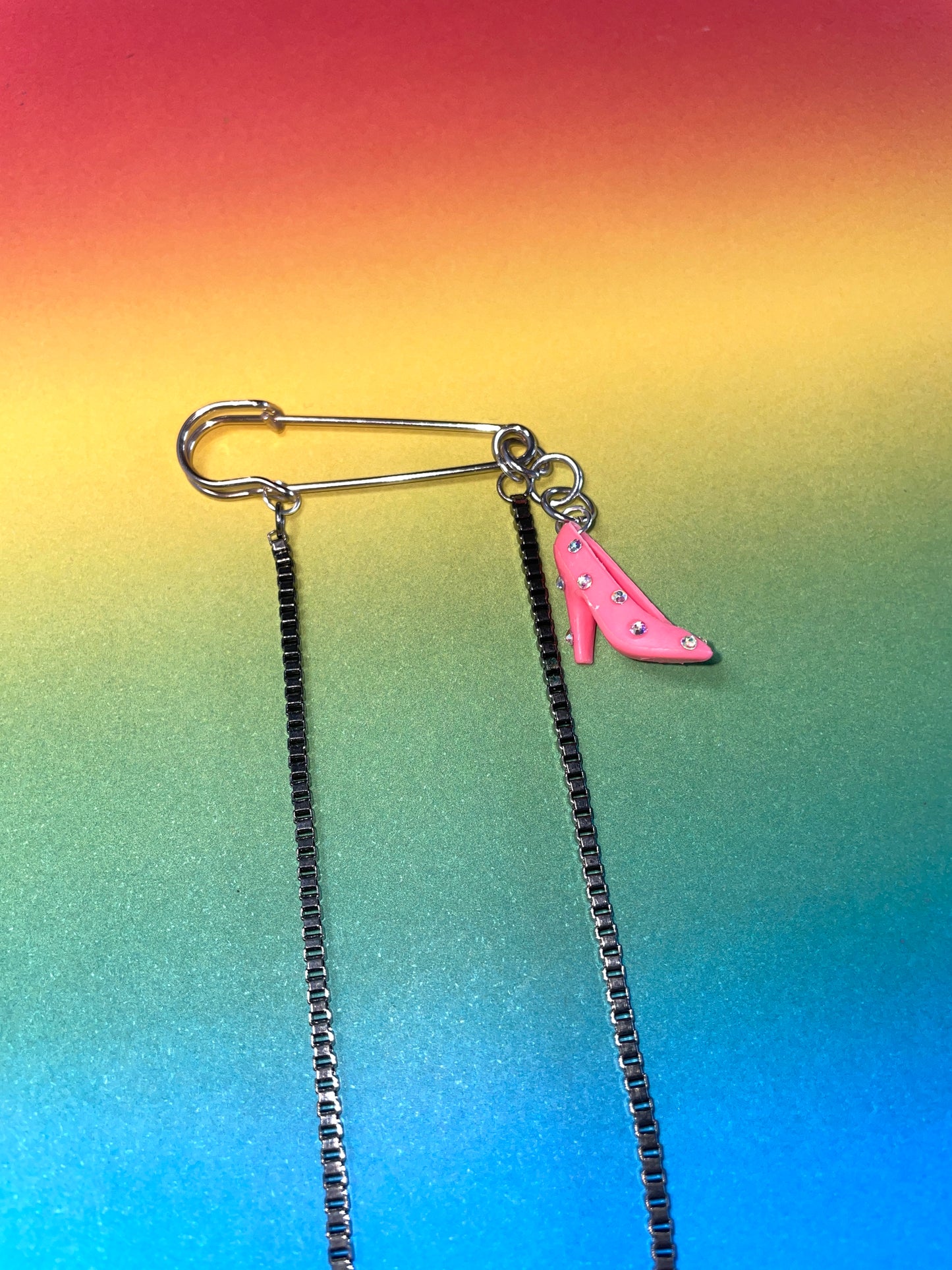 Broche upcyclée Barbie