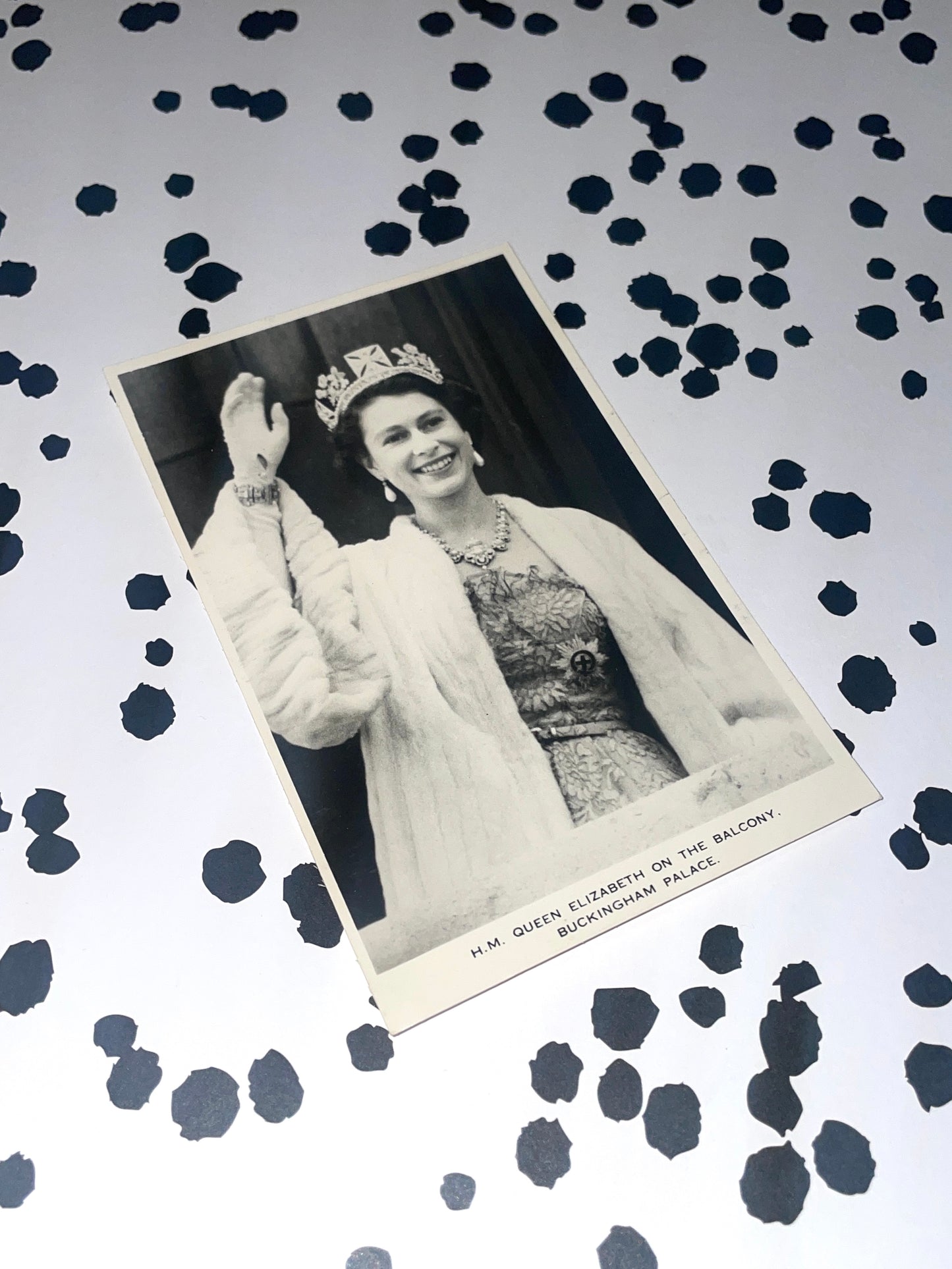 Carte postale vintage Queen Elizabeth balcon