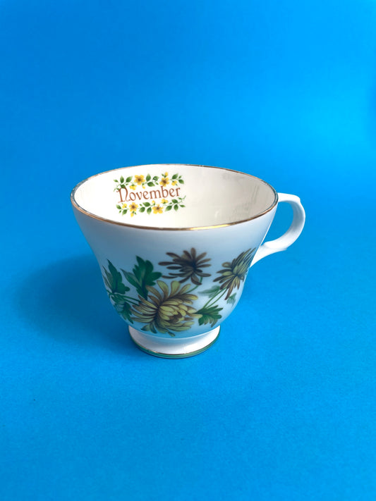 Tasse vintage en porcelaine