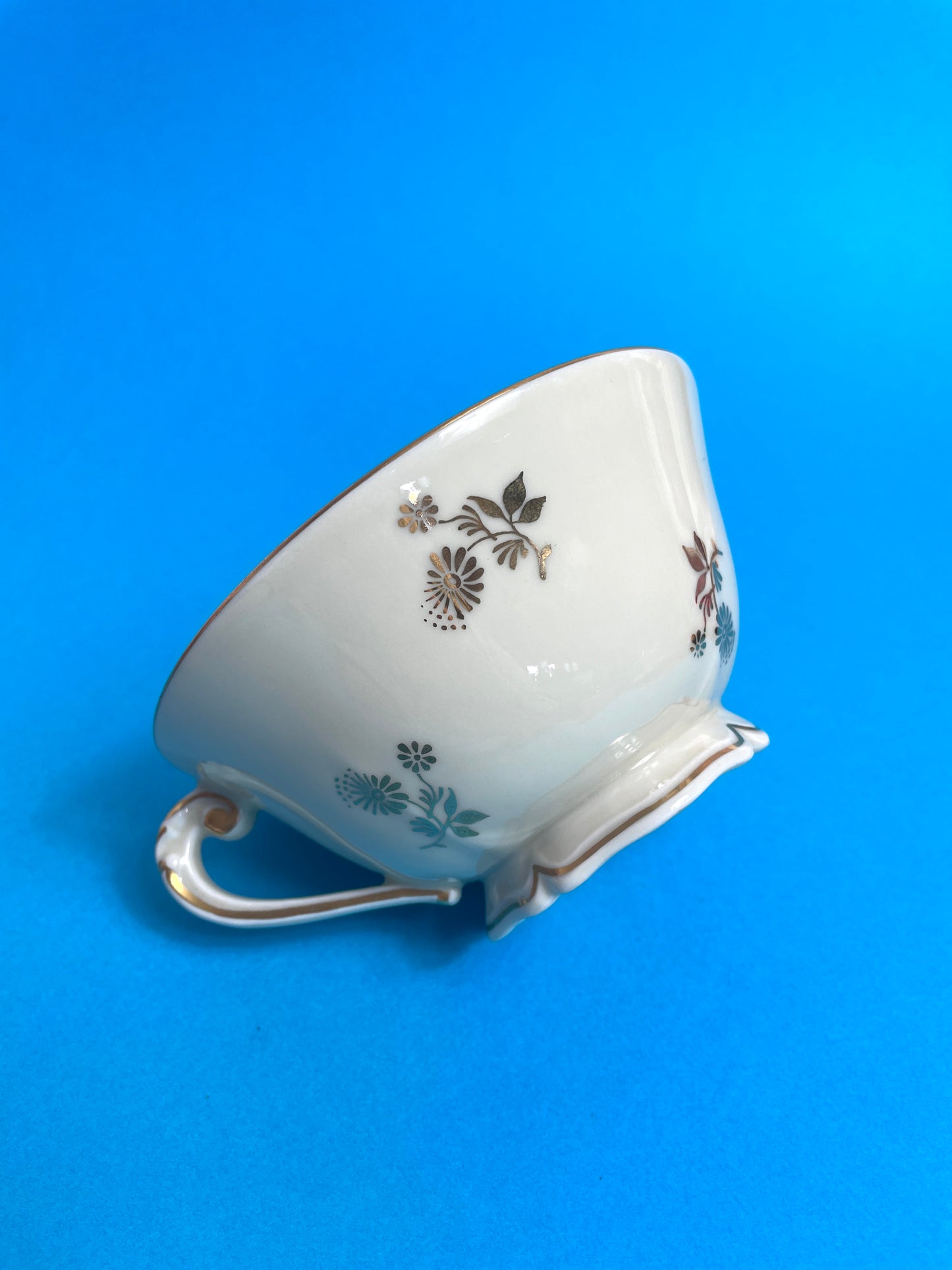 Tasse en porcelaine de Limoges