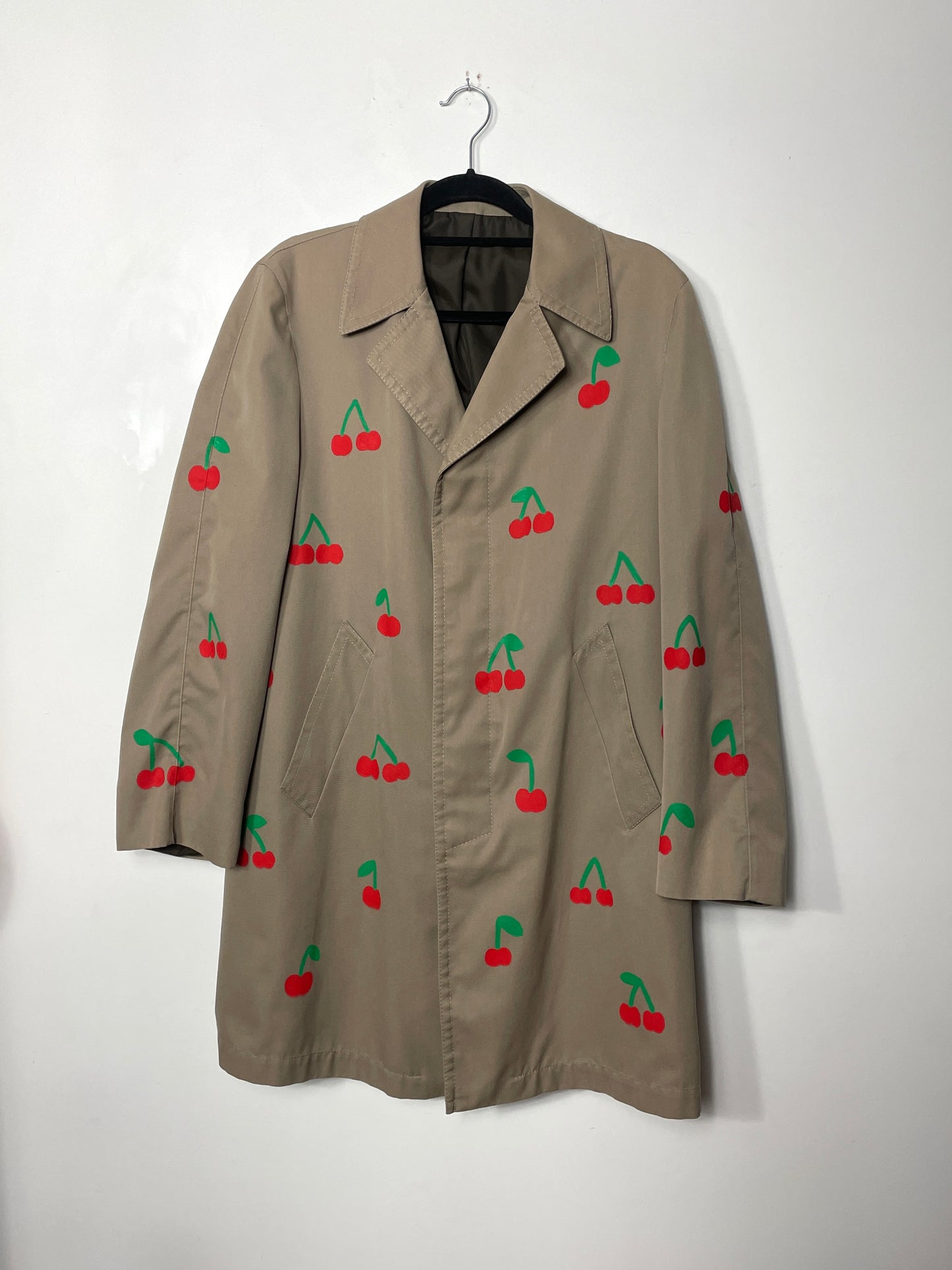 Trench customisé cerises