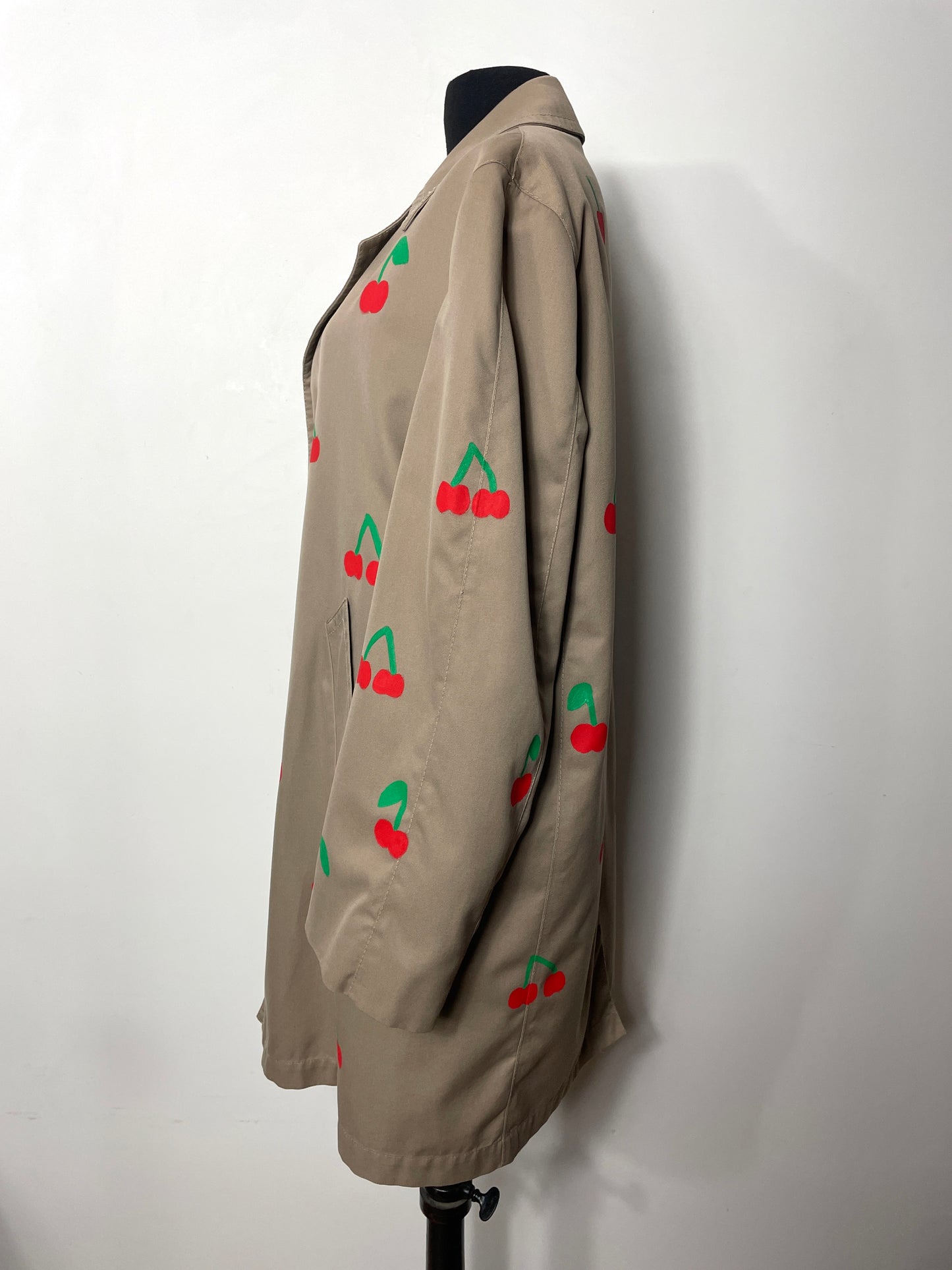 Trench customisé cerises