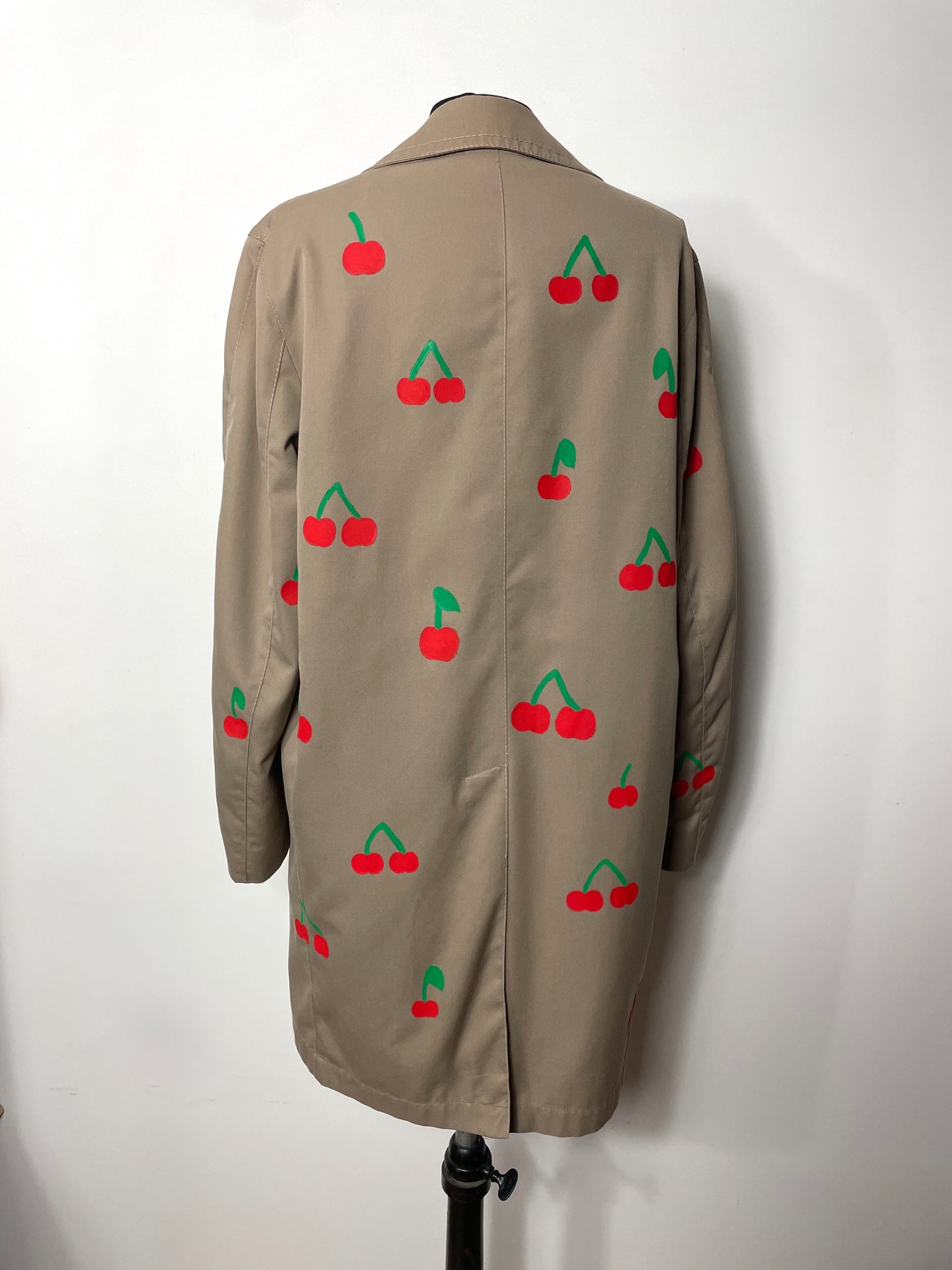 Trench customisé cerises