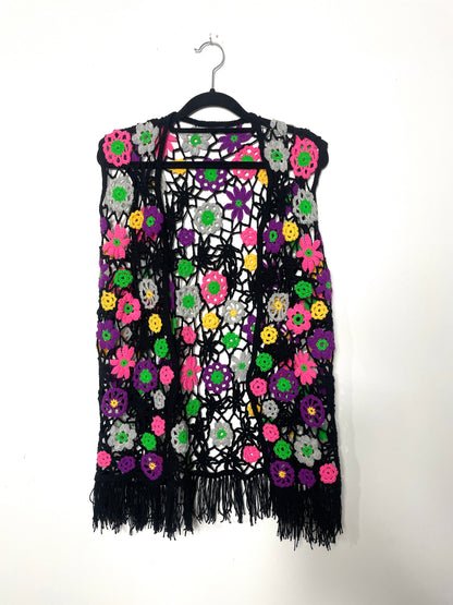 Gilet en crochet à fleurs