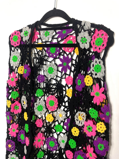 Gilet en crochet à fleurs
