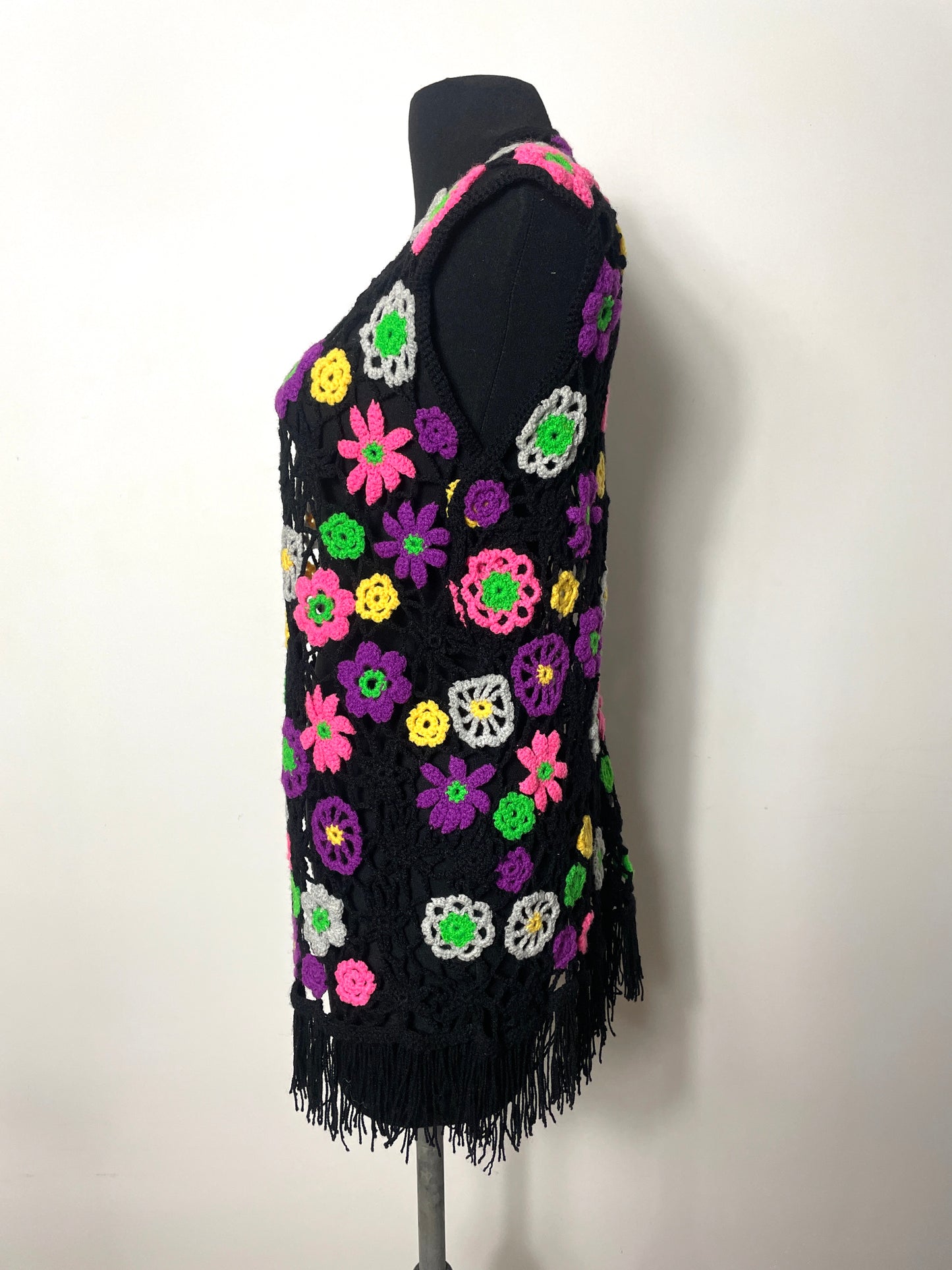 Gilet en crochet à fleurs