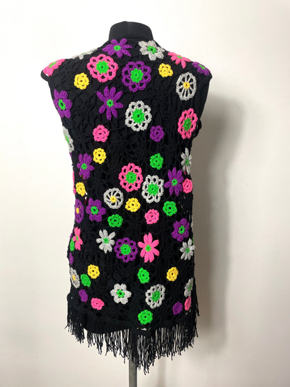 Gilet en crochet à fleurs