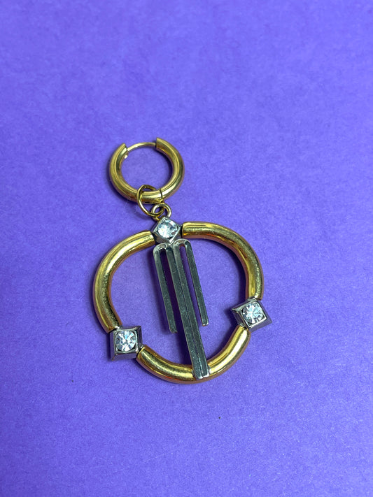 Boucle d'oreille upcyclée dorée & strass