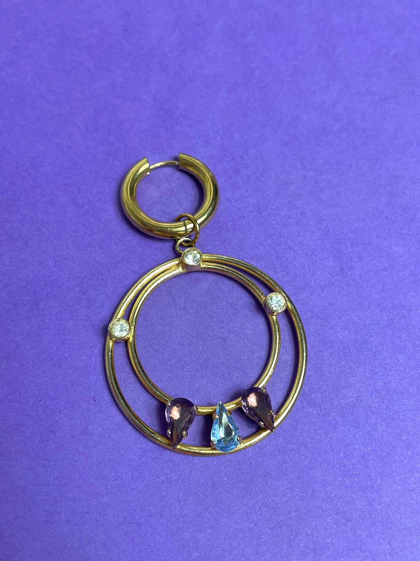 Boucle d'oreille upcyclée dorée