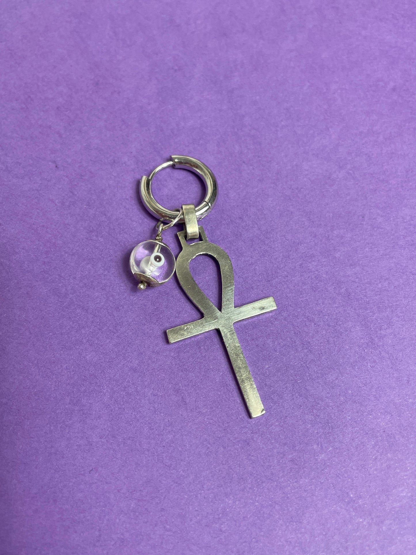 Boucle d'oreille upcyclée ankh