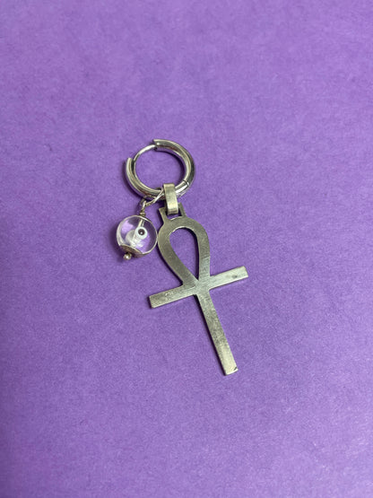 Boucle d'oreille upcyclée ankh