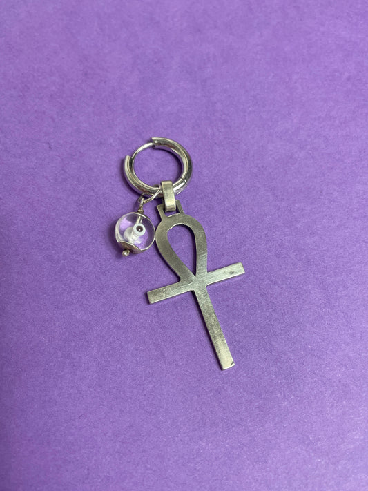 Boucle d'oreille upcyclée ankh