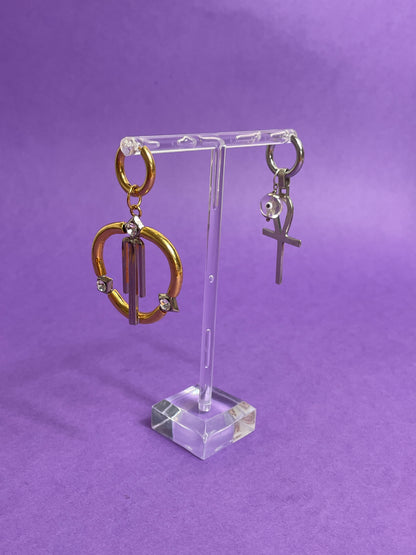 Boucle d'oreille upcyclée dorée & strass