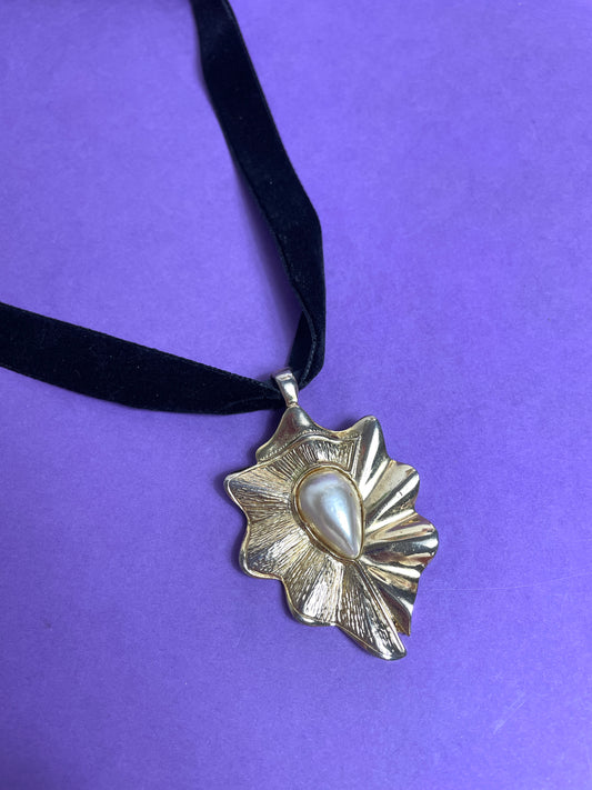 Ras du cou pendentif doré