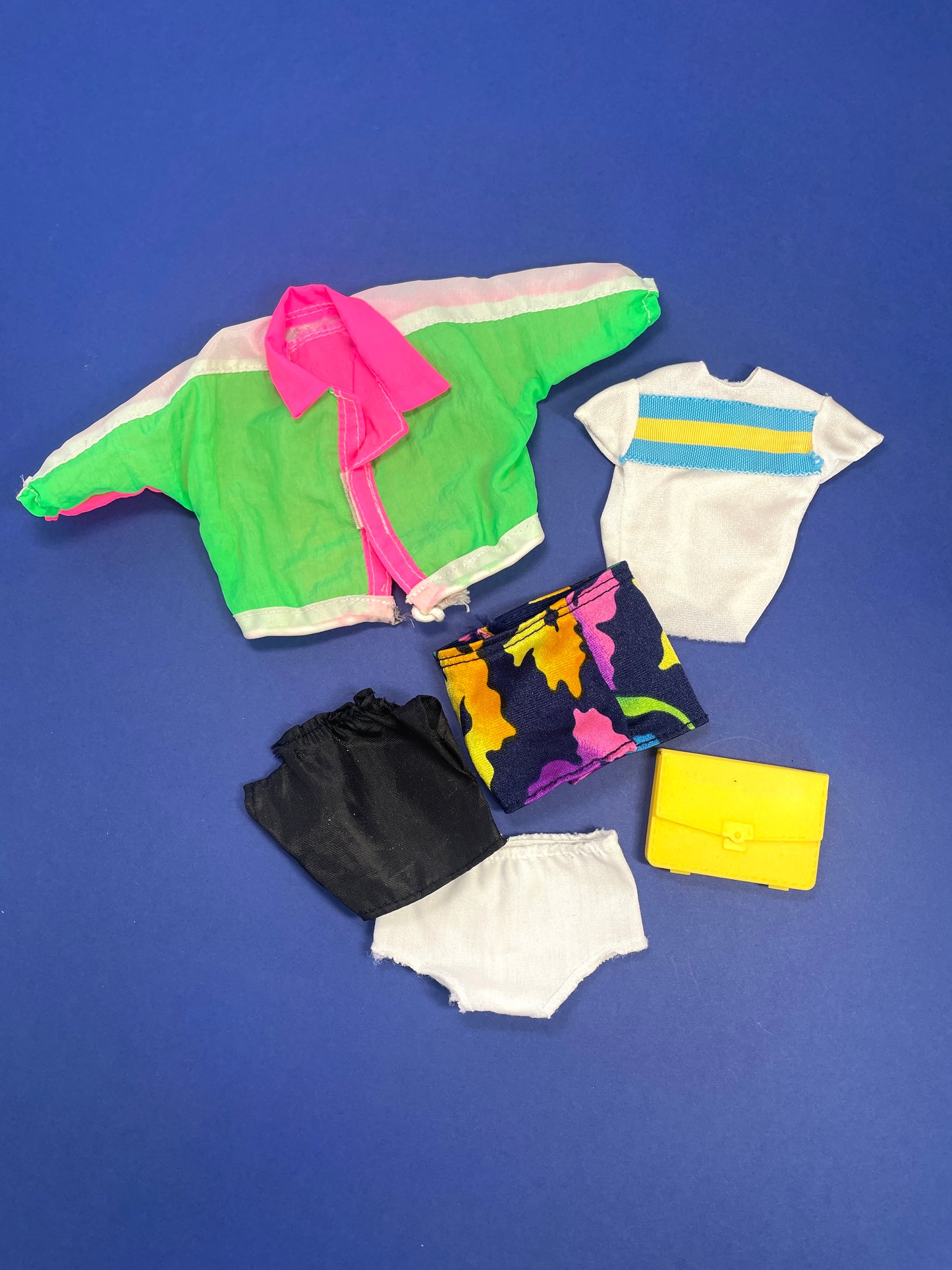 Lot de vêtements Ken/Barbie