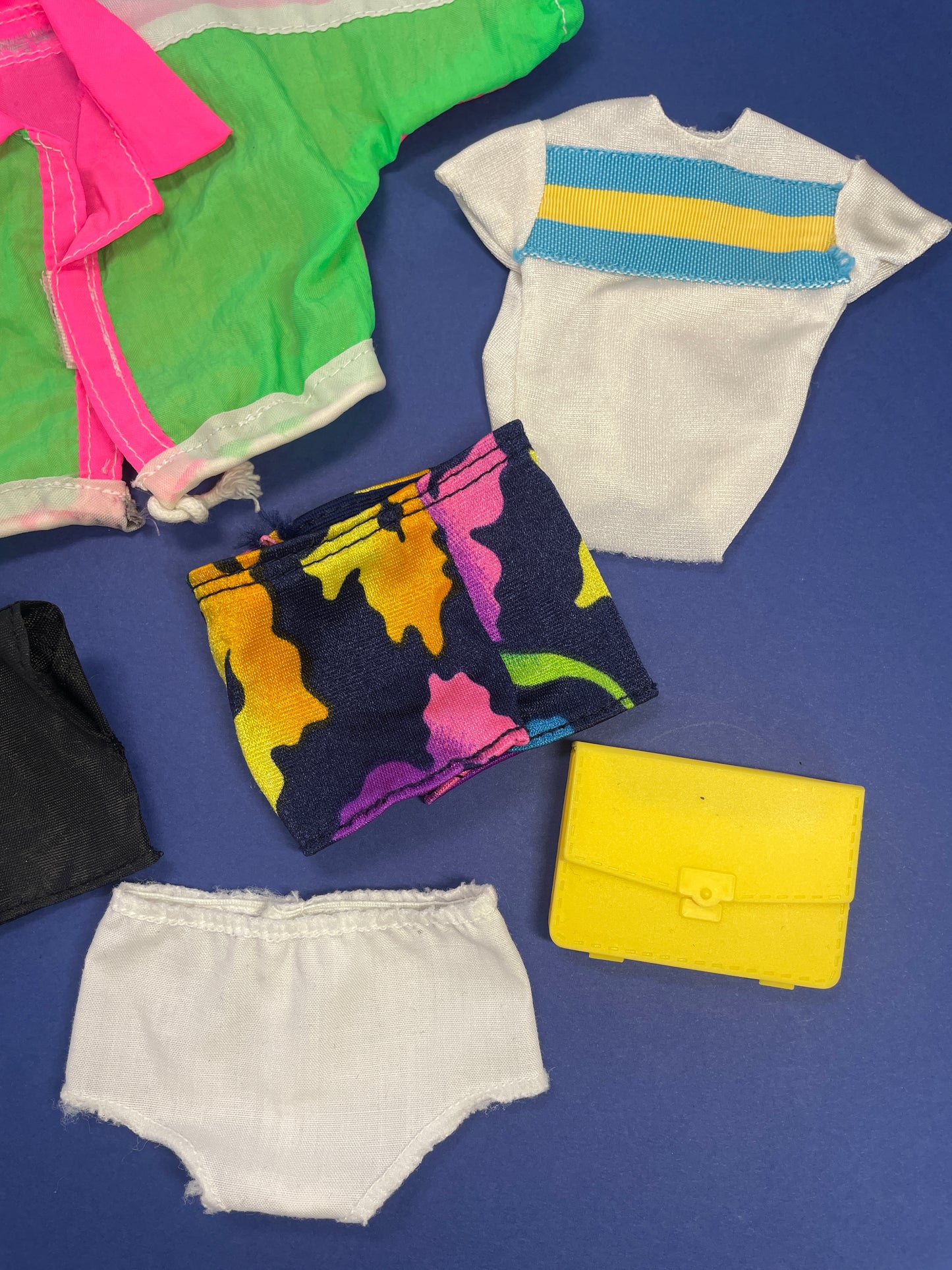 Lot de vêtements Ken/Barbie