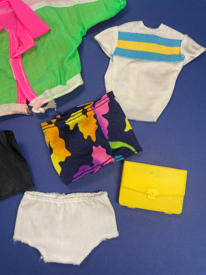 Lot de vêtements Ken/Barbie