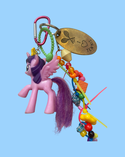 Bijou de sac poney violet