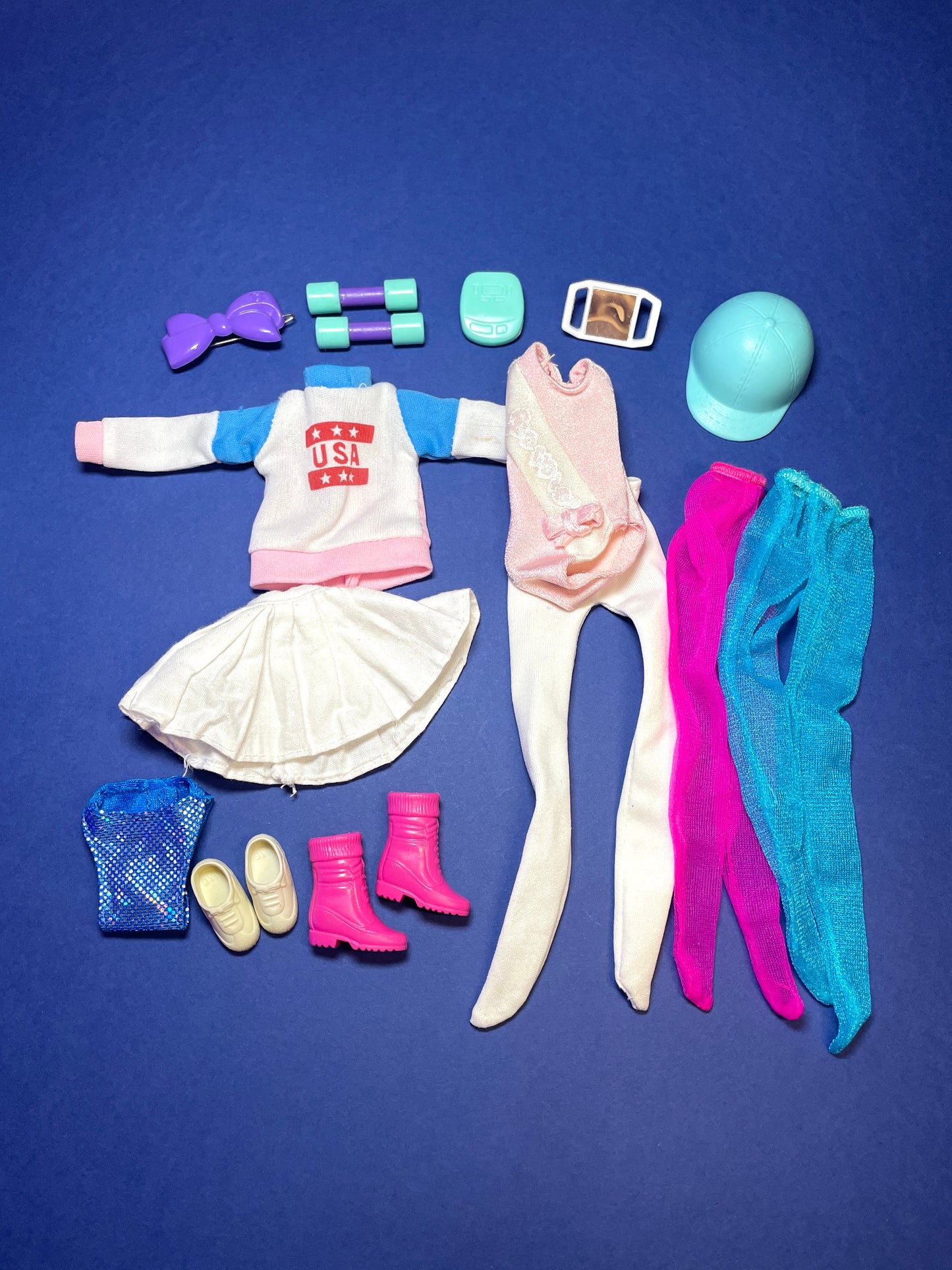 Lot tenues & accessoires Barbie