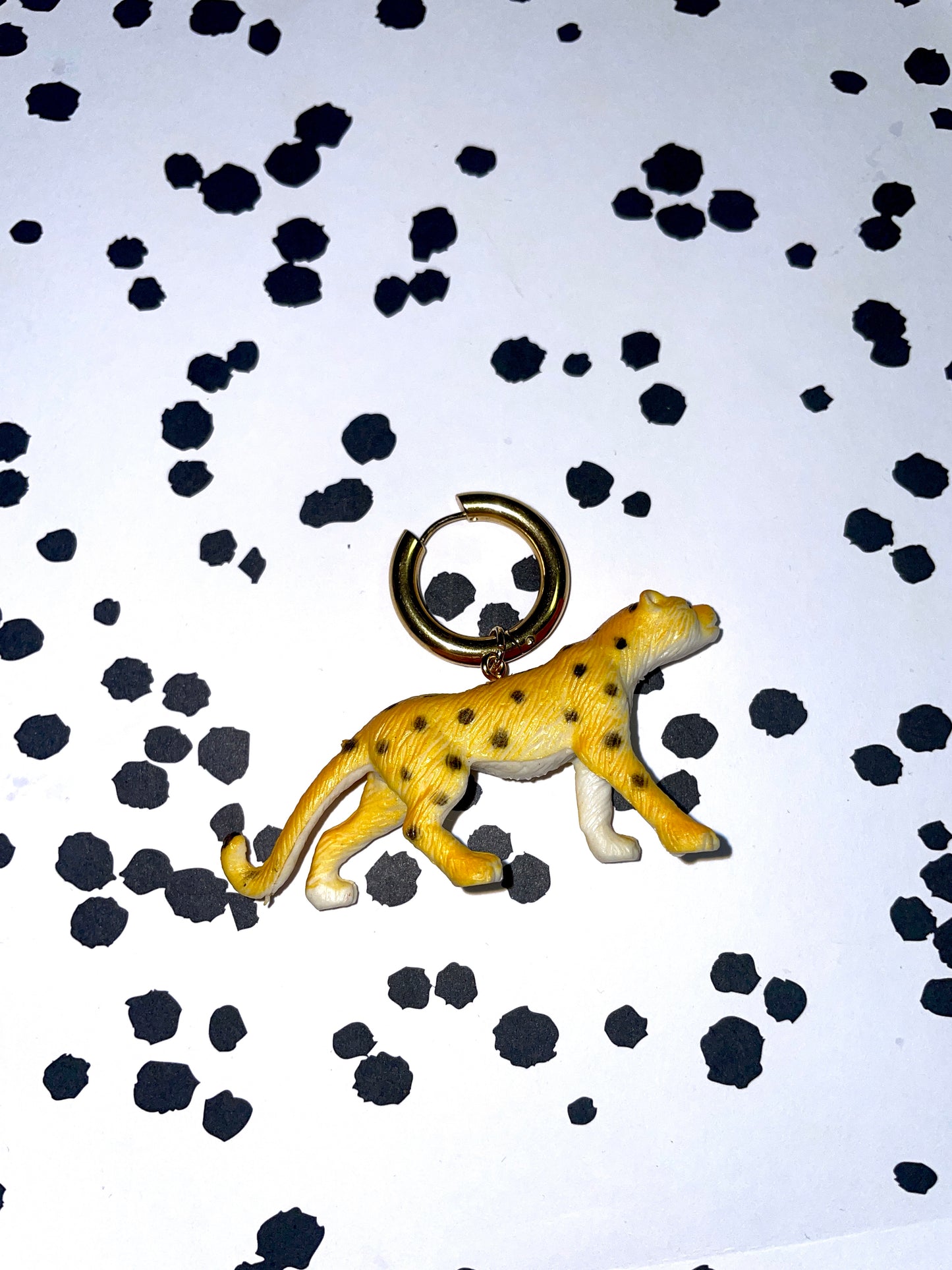 Boucle d'oreille upcyclée panthère