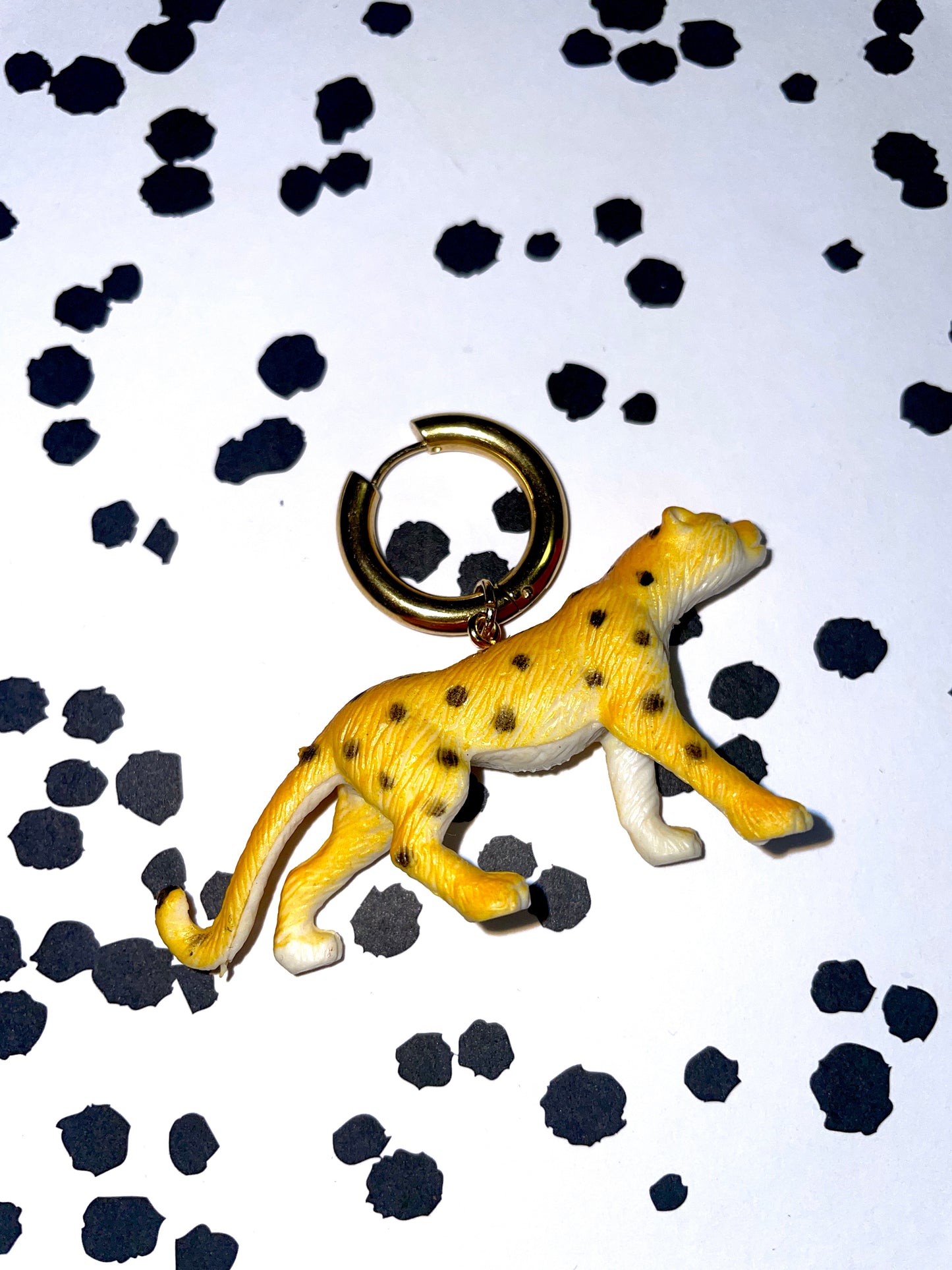 Boucle d'oreille upcyclée panthère