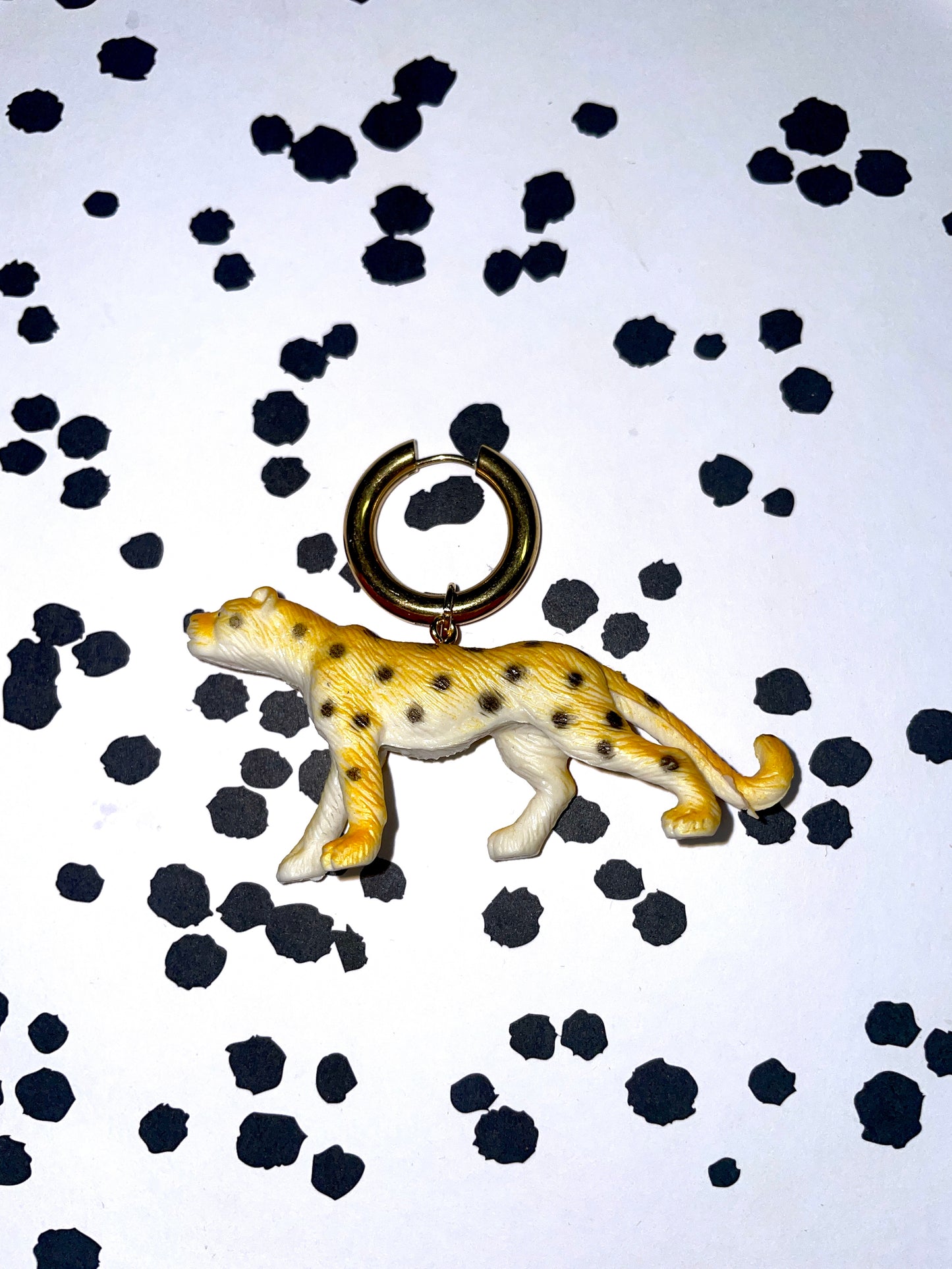 Boucle d'oreille upcyclée panthère