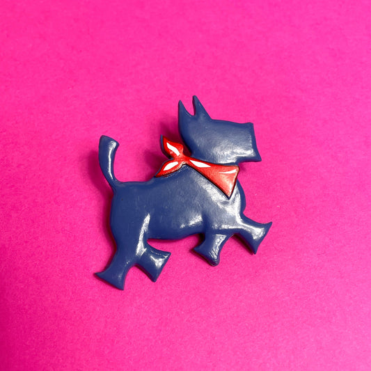 Broche terrier bleue