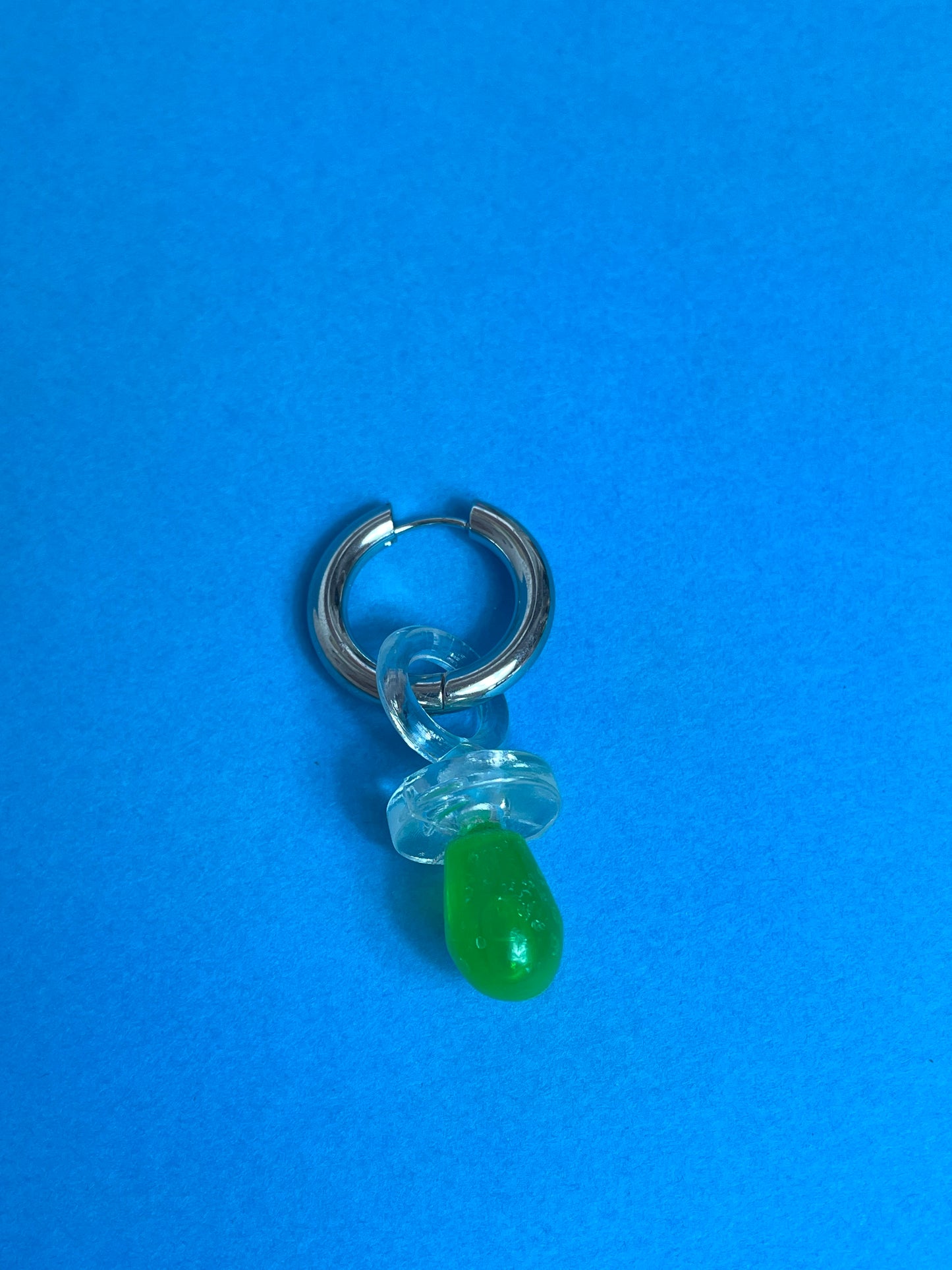 Boucle d'oreille tétine verte